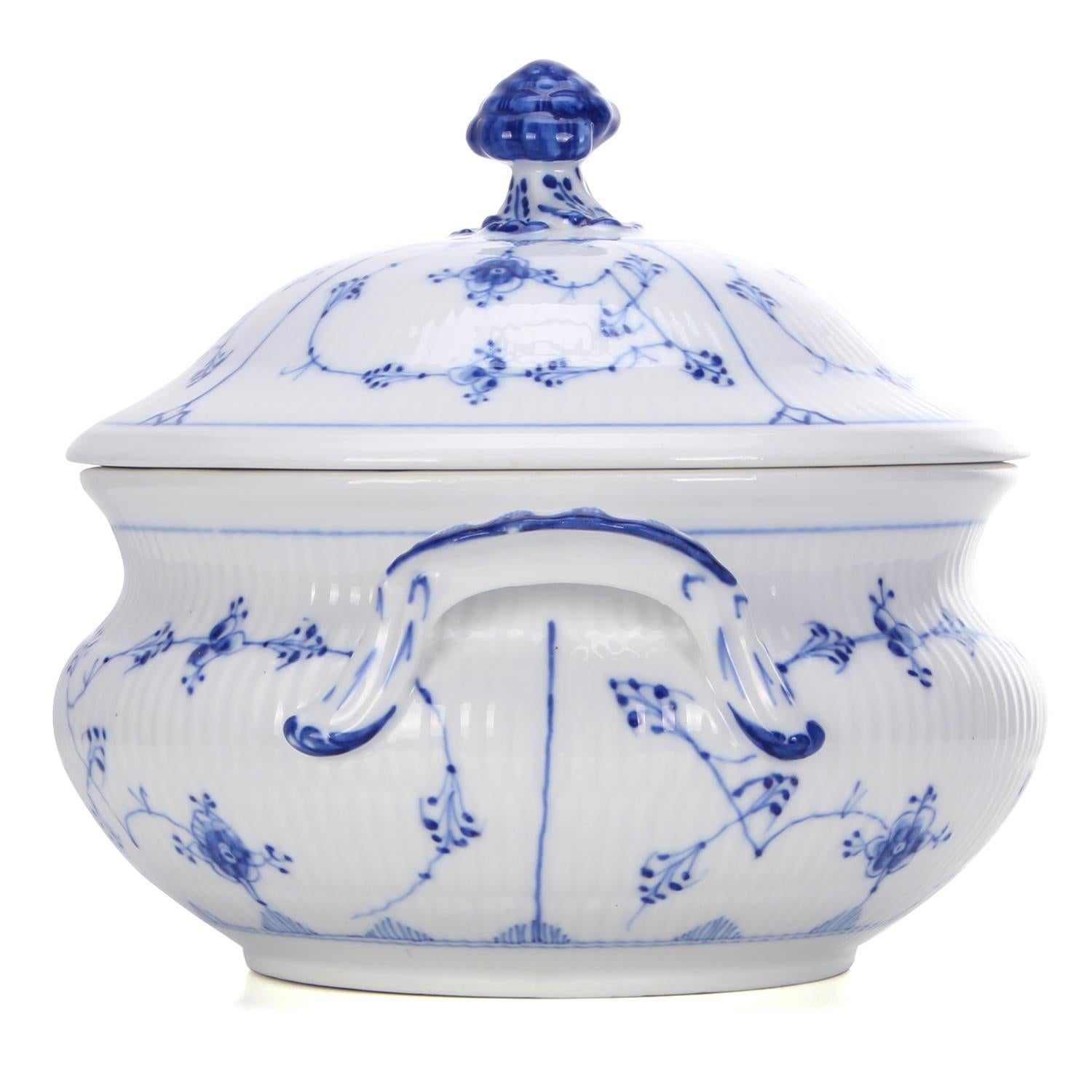 royal copenhagen soup tureen