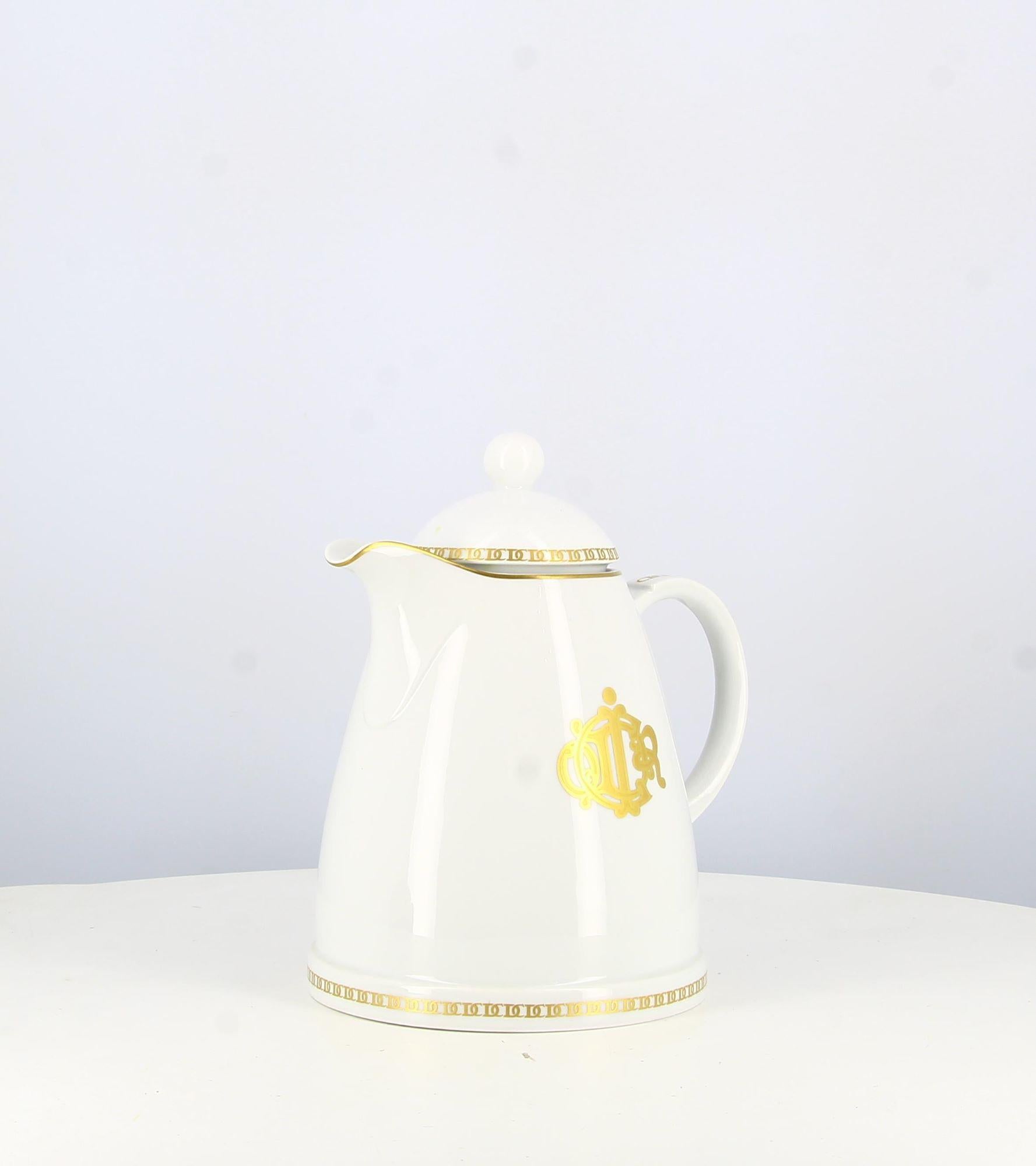 Soup tureen Christian Dior Porcelain From Limoges  In Good Condition For Sale In PARIS, FR