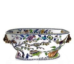 Grande soupière anglaise à motif d'oiseaux volants, vers 1840