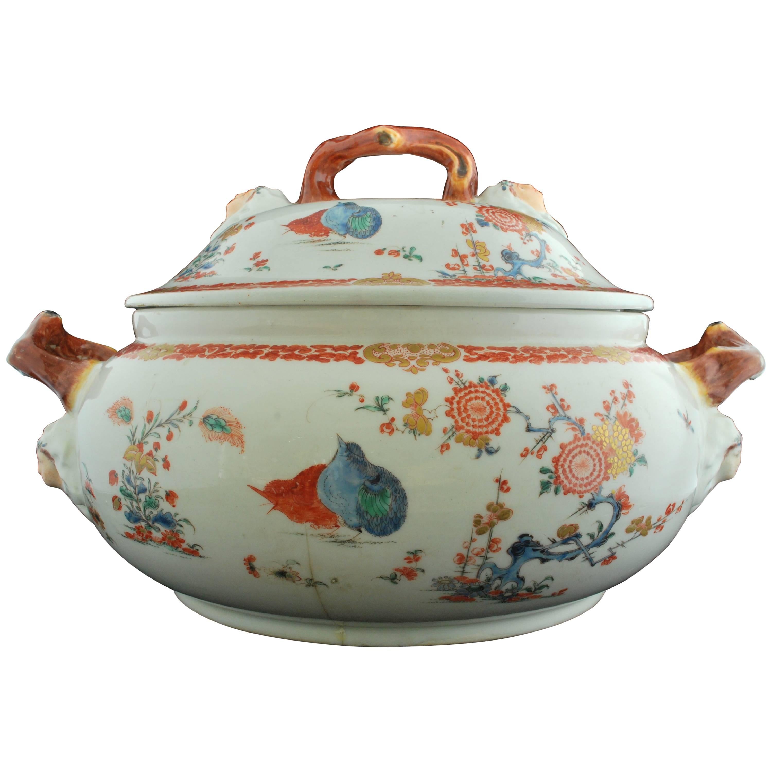 Suppenterrine, Kakiemon-Dekor, Porzellanfabrik mit Bogenschleife, um 1755 im Angebot