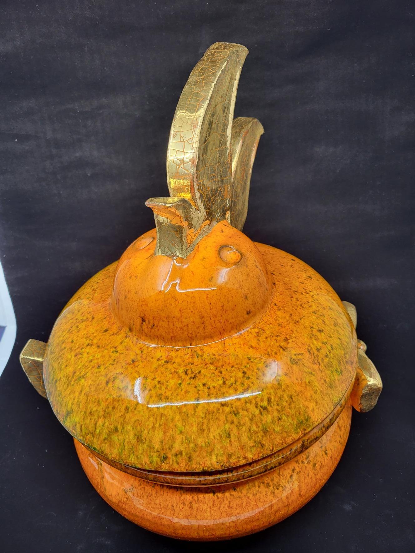 French Provincial Soupière zoomorphe Gérard Crociani  en céramique et or Francaise French Riviera For Sale