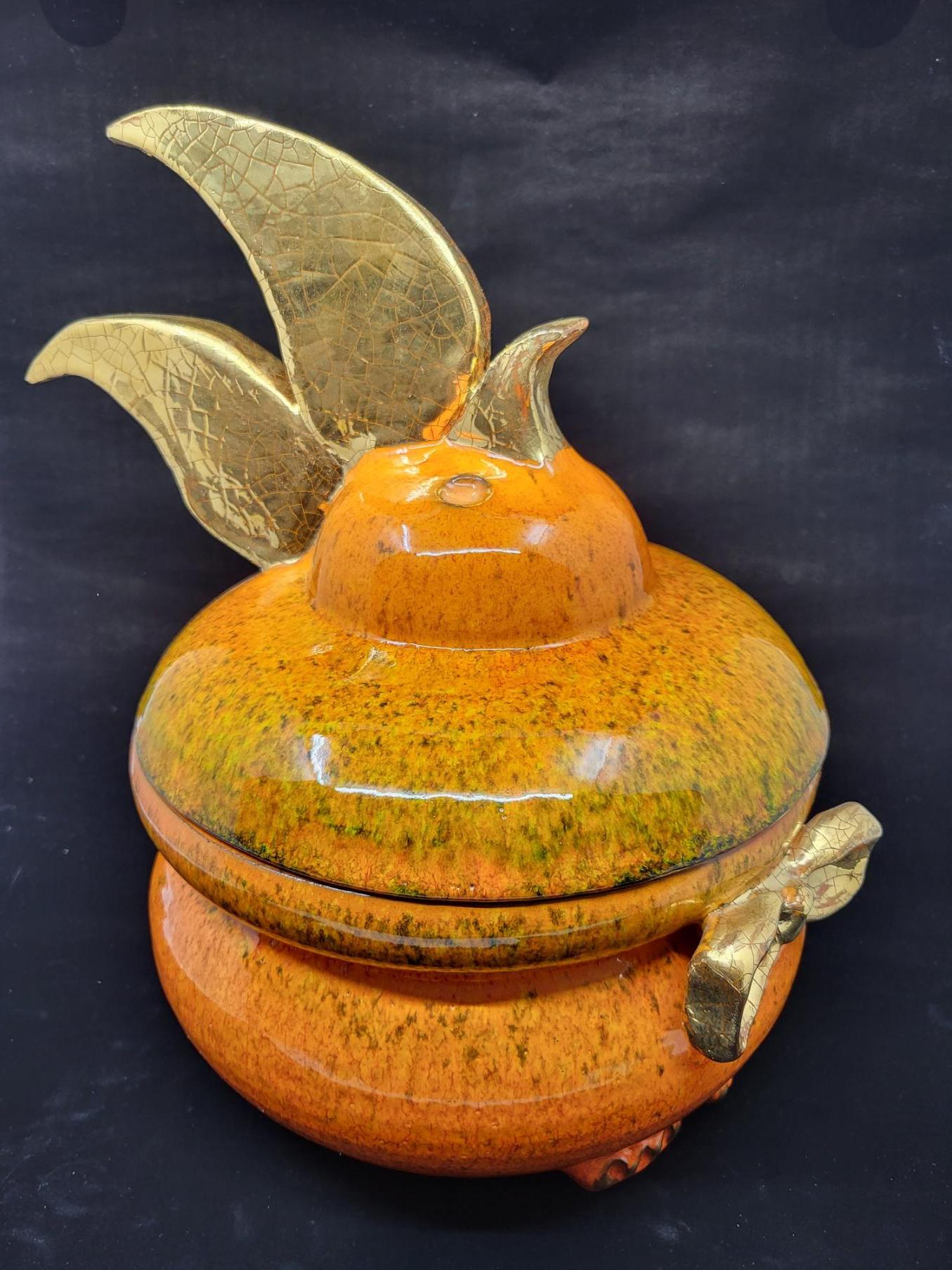 Soupière zoomorphe Gérard Crociani  en céramique et or Francaise French Riviera In Excellent Condition For Sale In London, England