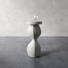 Beistell-/Getränketisch „Souple“ aus Gips aus geformtem Gips von Christiane Lemieux