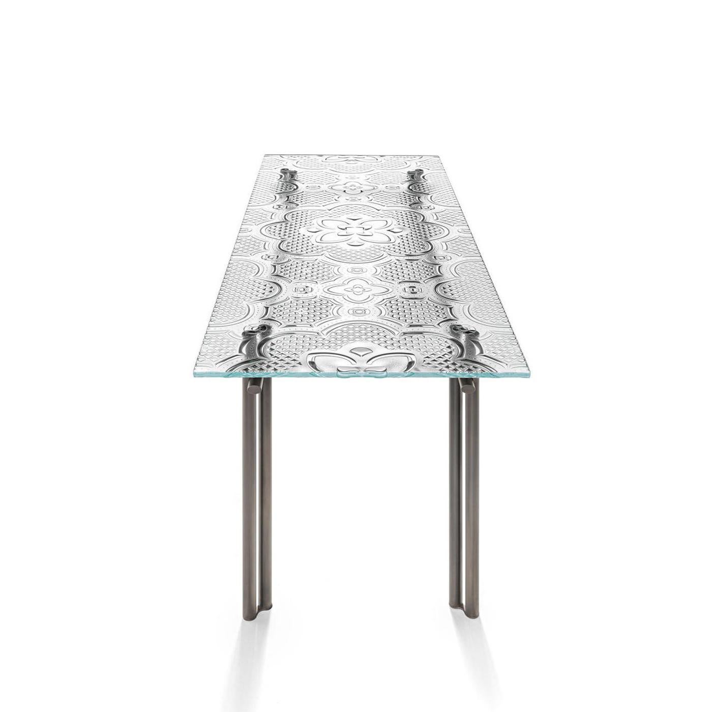Console Table Source Glass with fused engraved glass top,
15 mm thickness. With steel base in titane opaque dark matte finish.
Also available on request in L147xD48xH75cm, price: 4690,00€
Also available on request with white calacatta marble top,