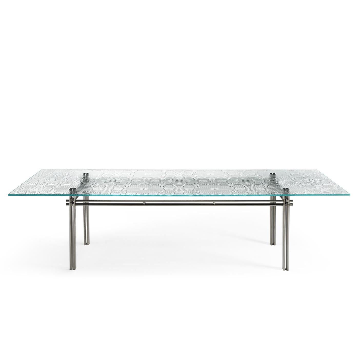 Dining Table Source Glass with fused engraved glass top,
15 mm thickness. With steel base in nickel finish.
Also available with steel base in steel in black finish, on request.
