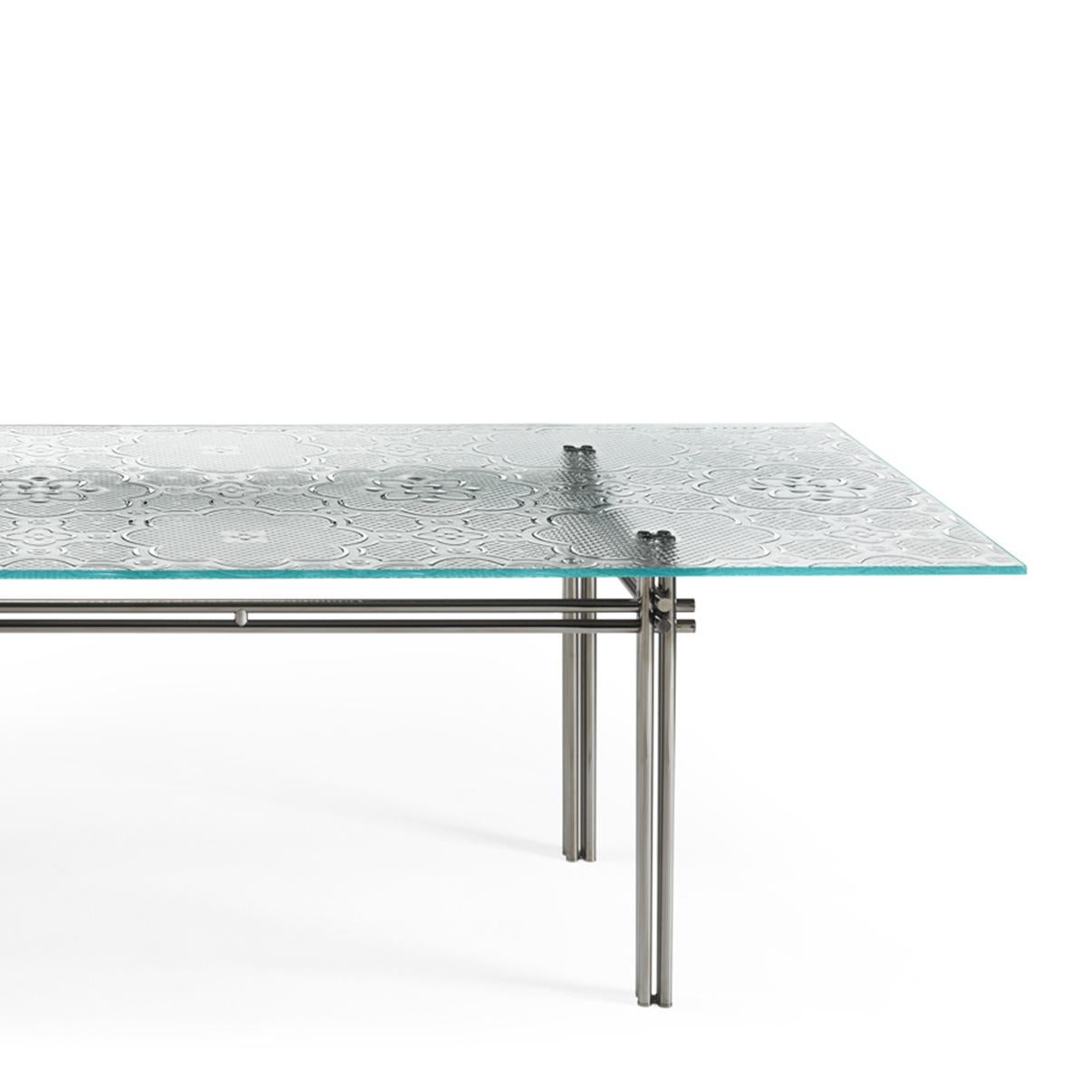 Source Glass Dining Table In New Condition For Sale In Paris, FR