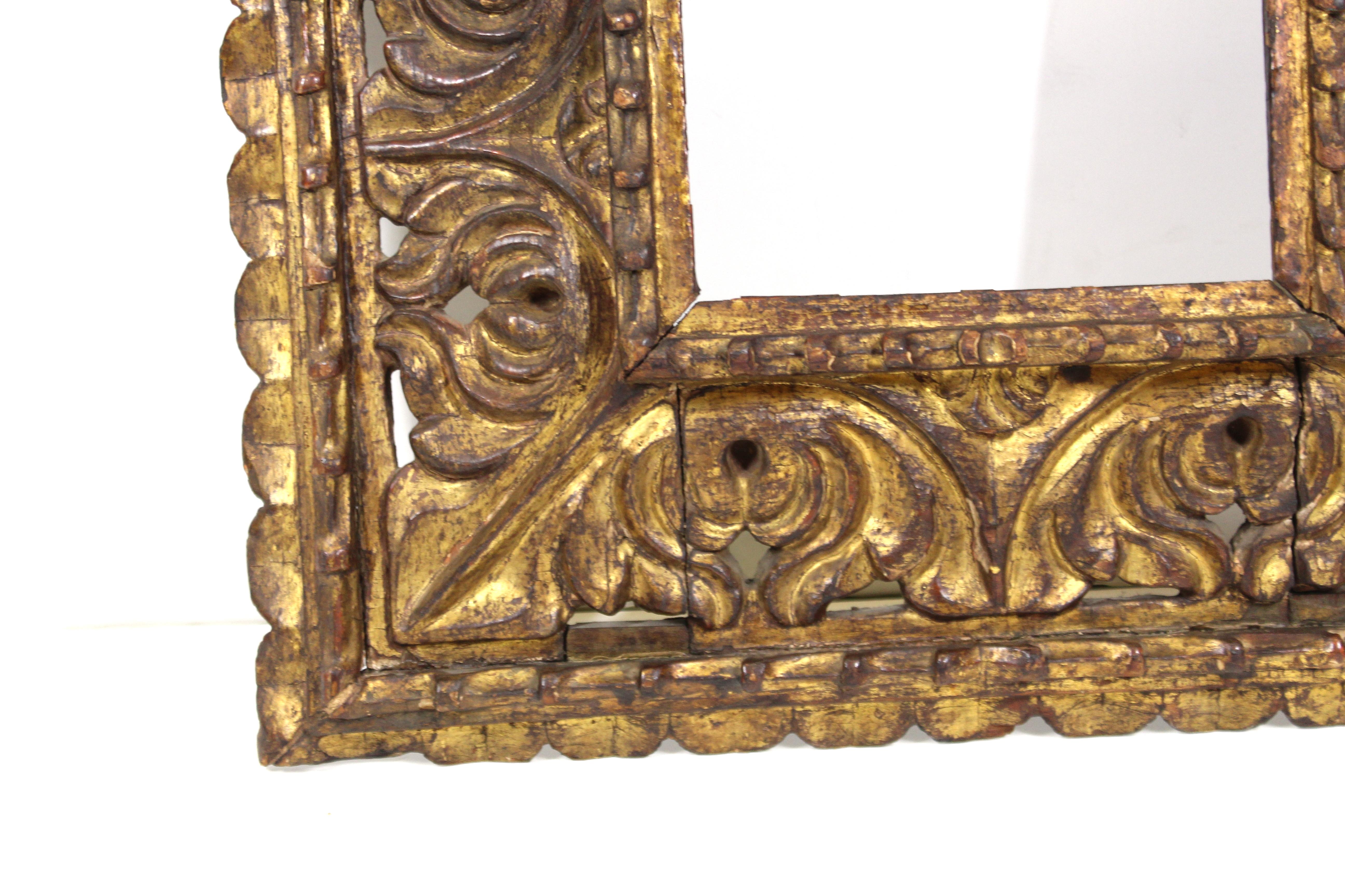 Cadre baroque sud-américain en bois doré avec fortement sculpté et ajouré Bon état - En vente à New York, NY