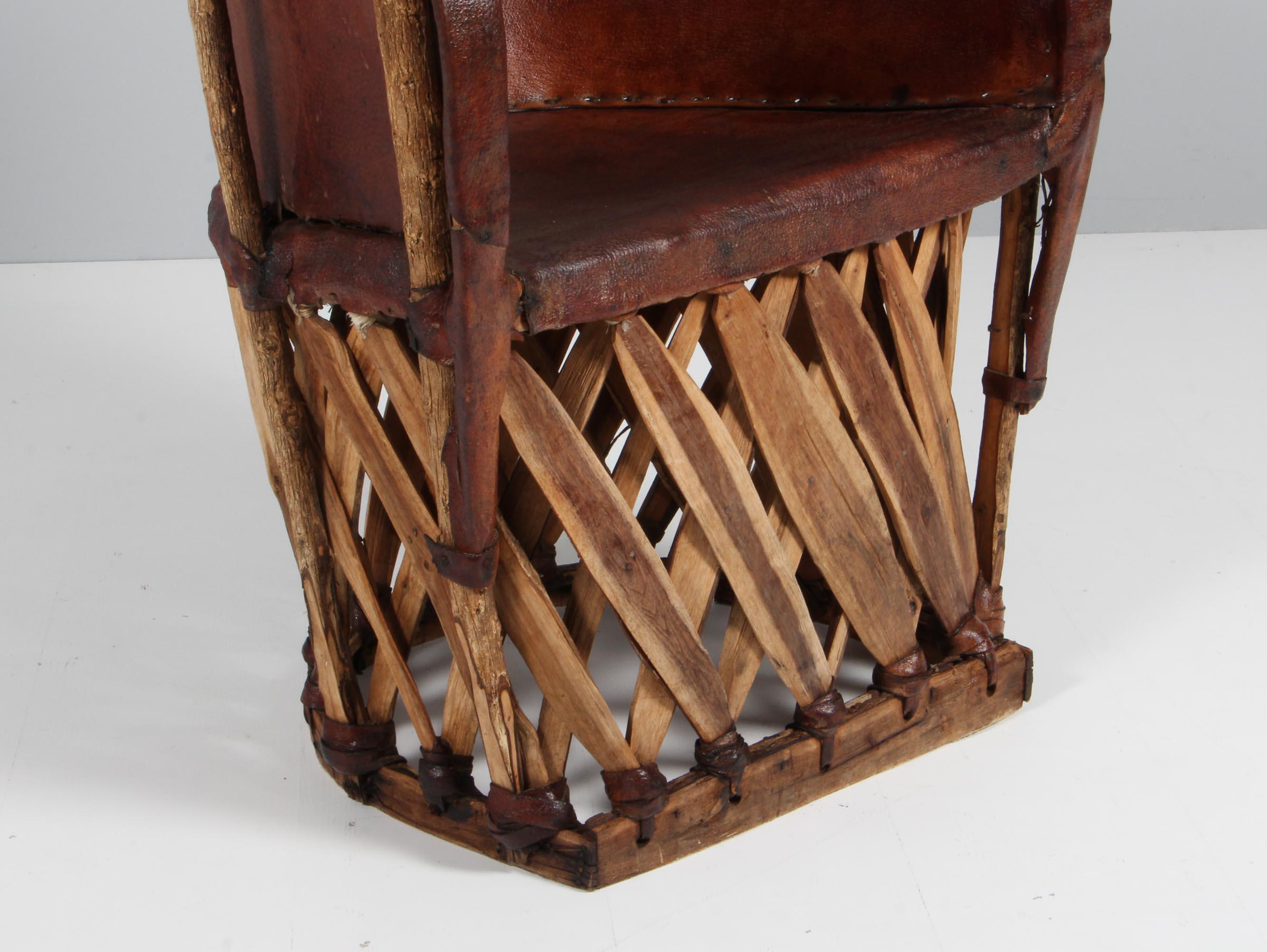 South American Lounge Chair in Leather and Wood, 20th Century For Sale 2