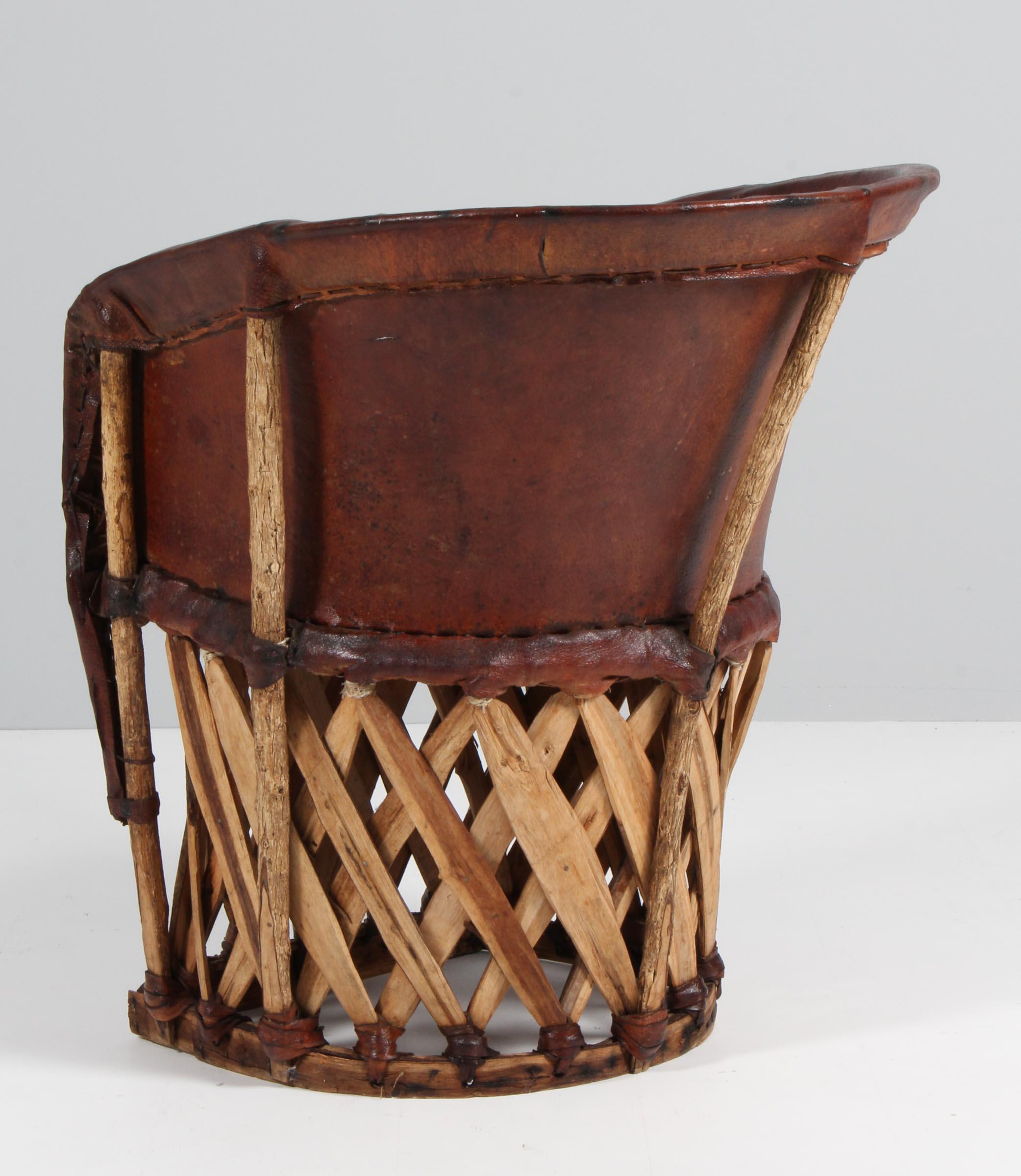 Cuir Chaise longue américaine en cuir et Wood Wood, 20e siècle en vente
