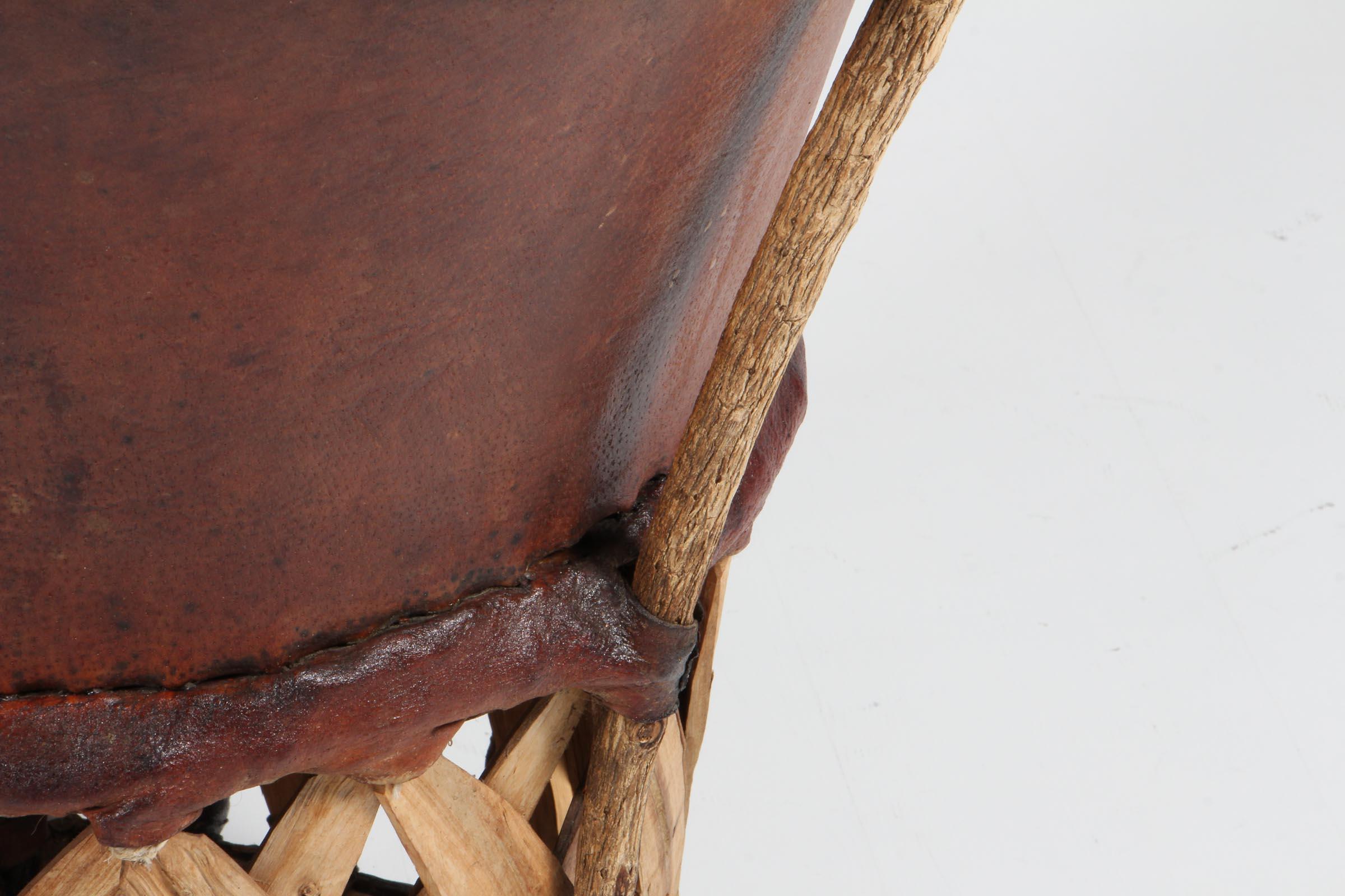 South American Lounge Chair in Leather and Wood, 20th Century For Sale 5