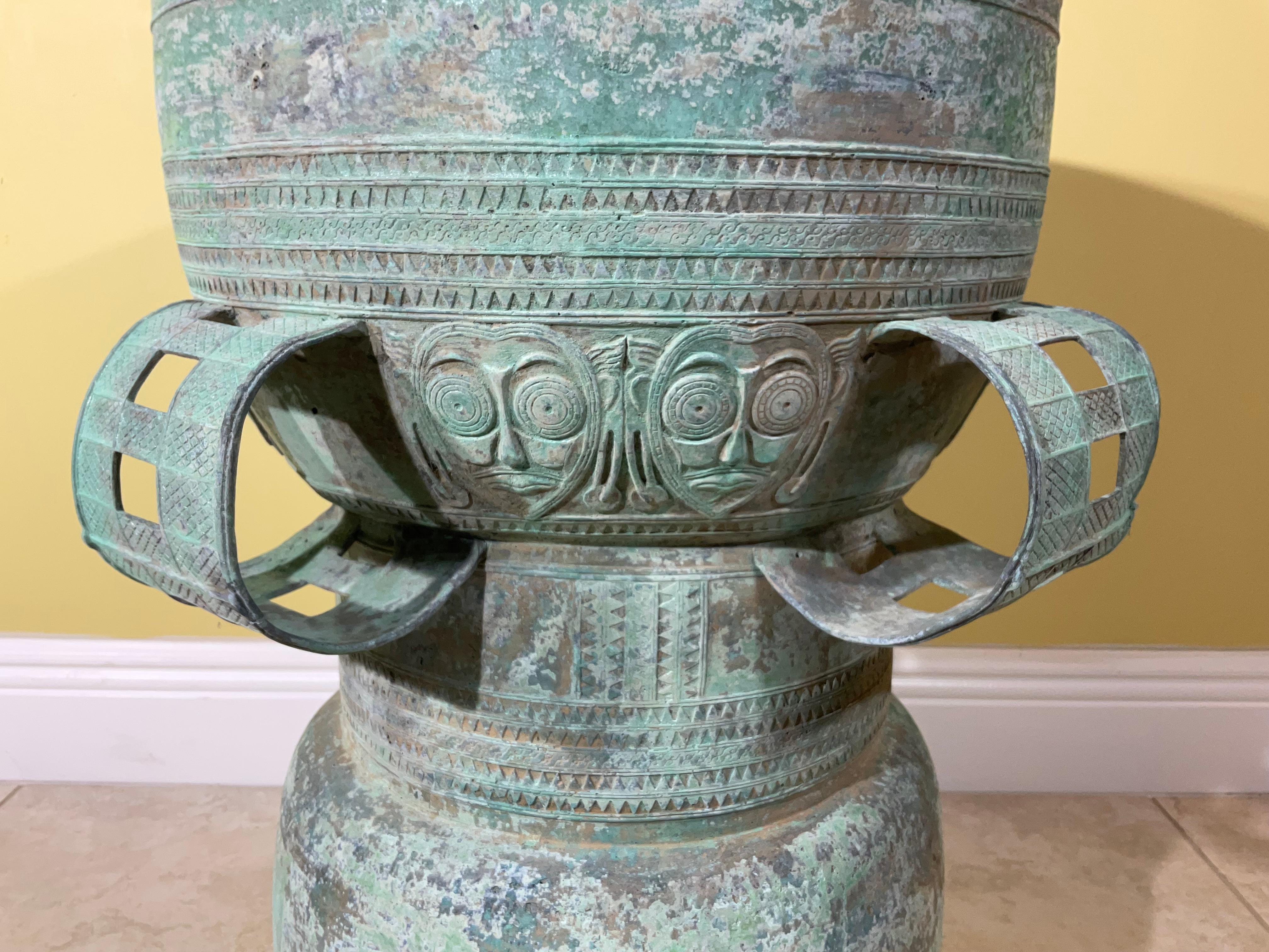 Table de jardin ou tambour de pluie en bronze d'Asie du Sud en vente 4