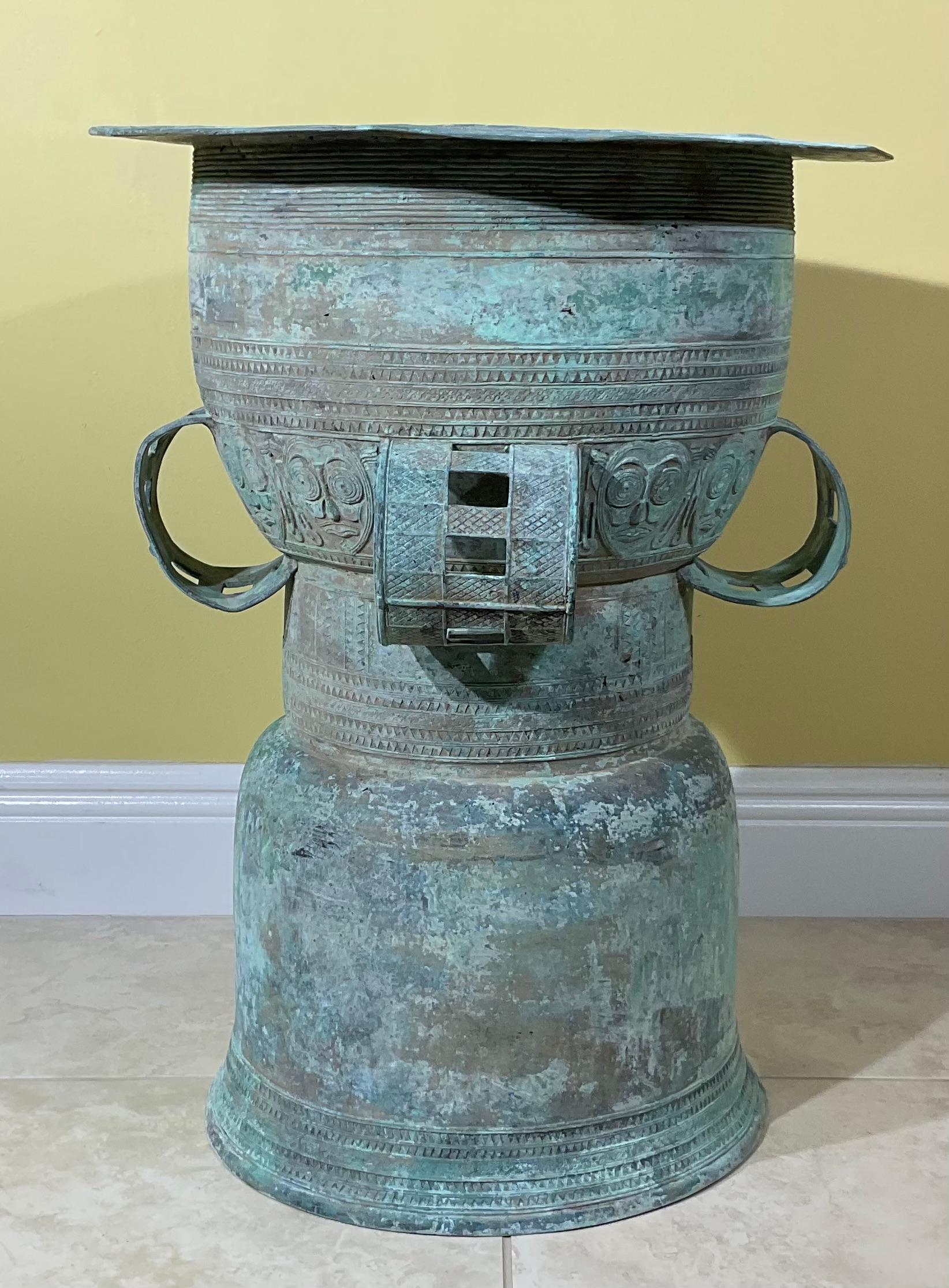 Chinois Table de jardin ou tambour de pluie en bronze d'Asie du Sud en vente