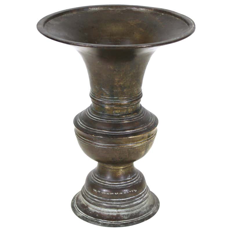 Chinese Archaic Style Monumental Bronze Vessel For Sale at 1stDibs
