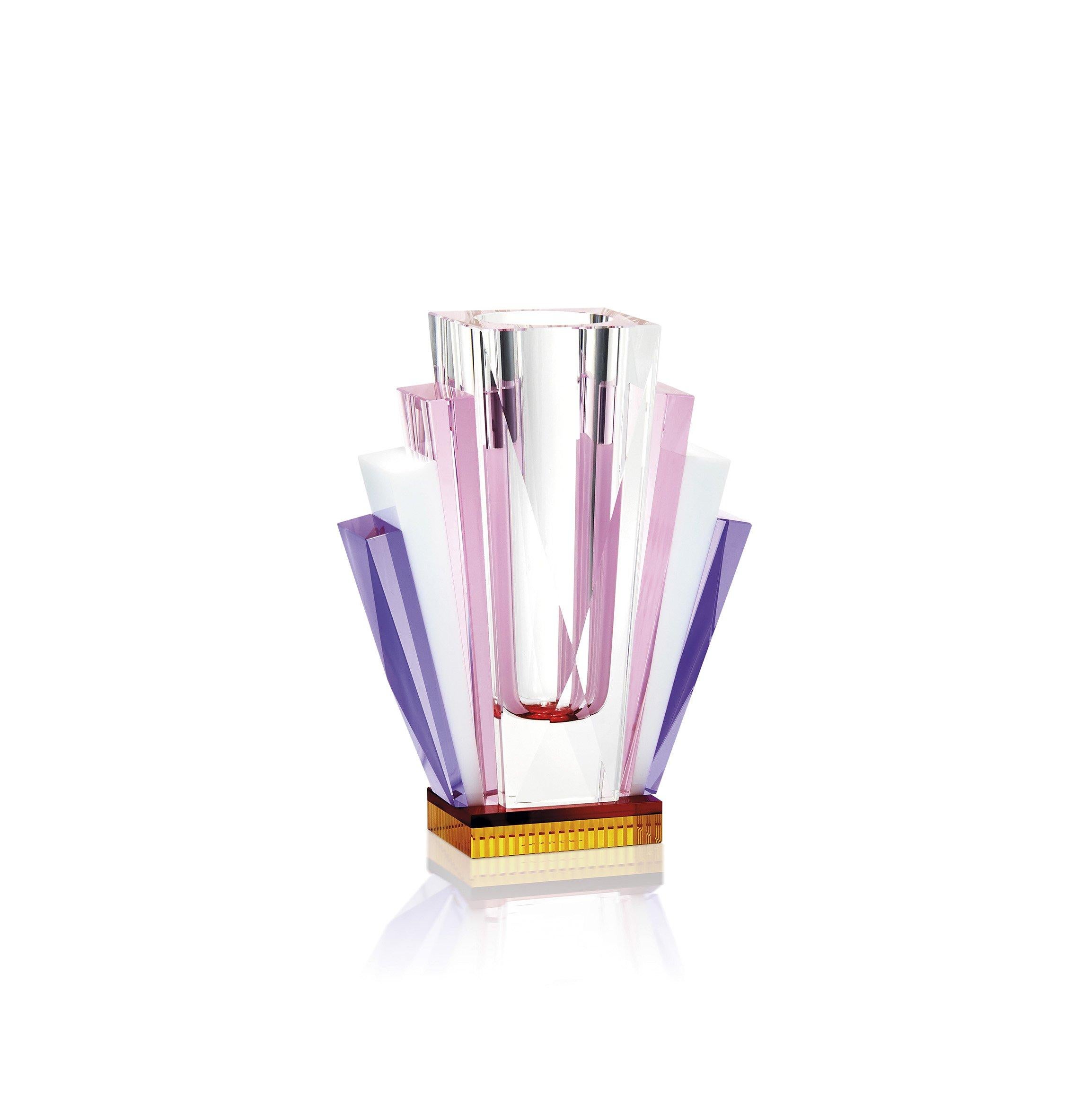 South Beach crystal vase, hand-sculpted contemporary crystal
Decorative vase
Hand-sculpted in crystal
Measures: W 17.5, H 23, D 8 cm

The Reflections Copenhagen handcrafted South Beach vase brings out a feeling of summer with a focal point on