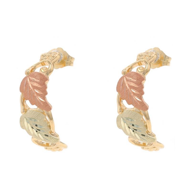 South Dakota Golding Co. Boucles d'oreilles Half-Hoop Black Hills en or 10k percées de feuilles Excellent état - En vente à Greensboro, NC