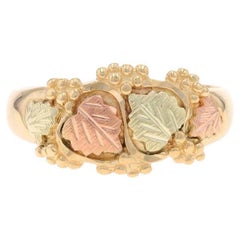 South Dakota Gold Co. Men's Ring - Yellow Gold 10k Grape Clusters & Leaves