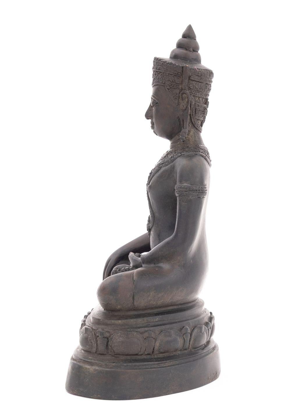 Figurines de Bouddha en laiton d'Asie du Sud-Est, 5 Bon état - En vente à Astoria, NY