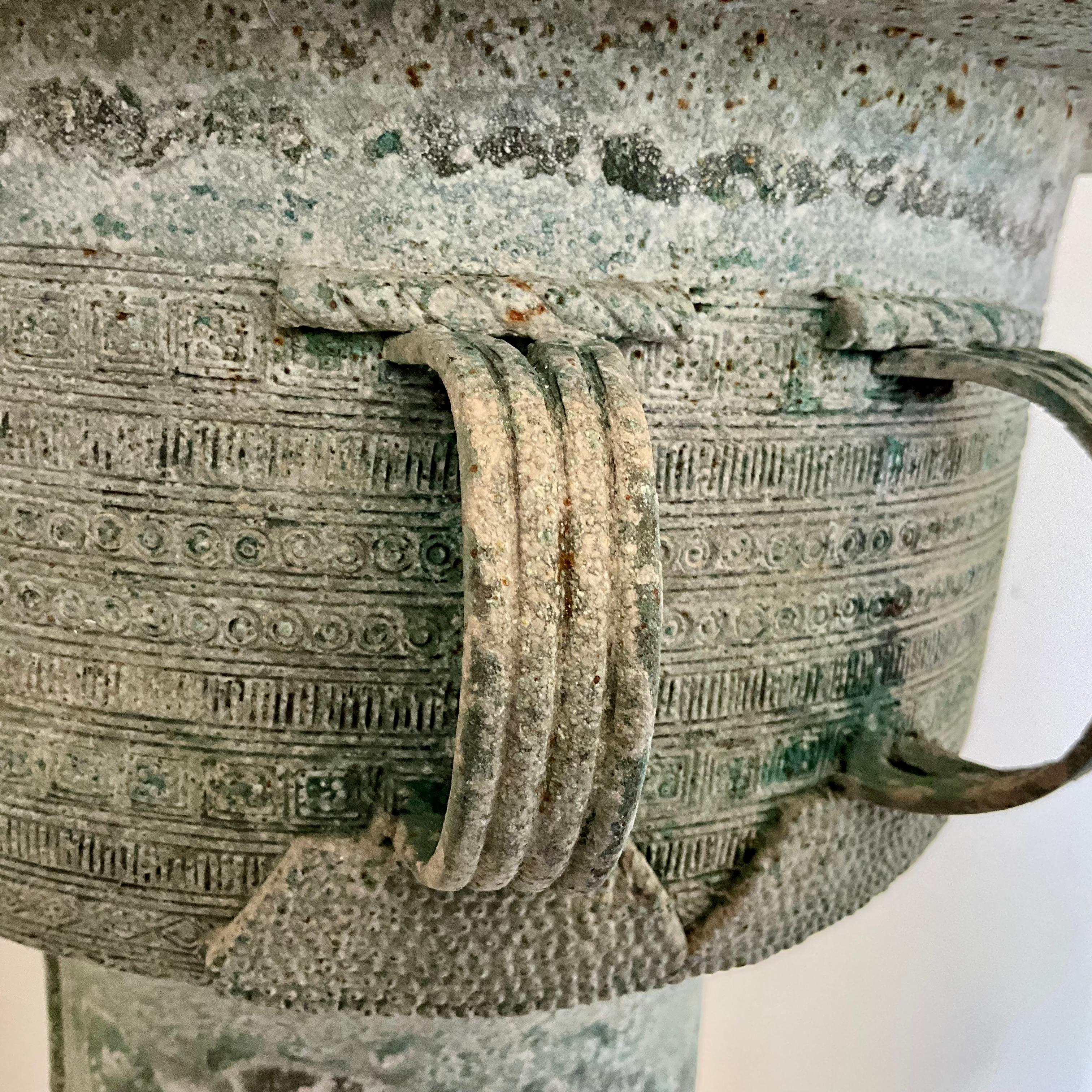 South East Asian Bronze Rain Drum w/ Snail and Elephant Accents - Antique In Good Condition For Sale In West Palm Beach, US