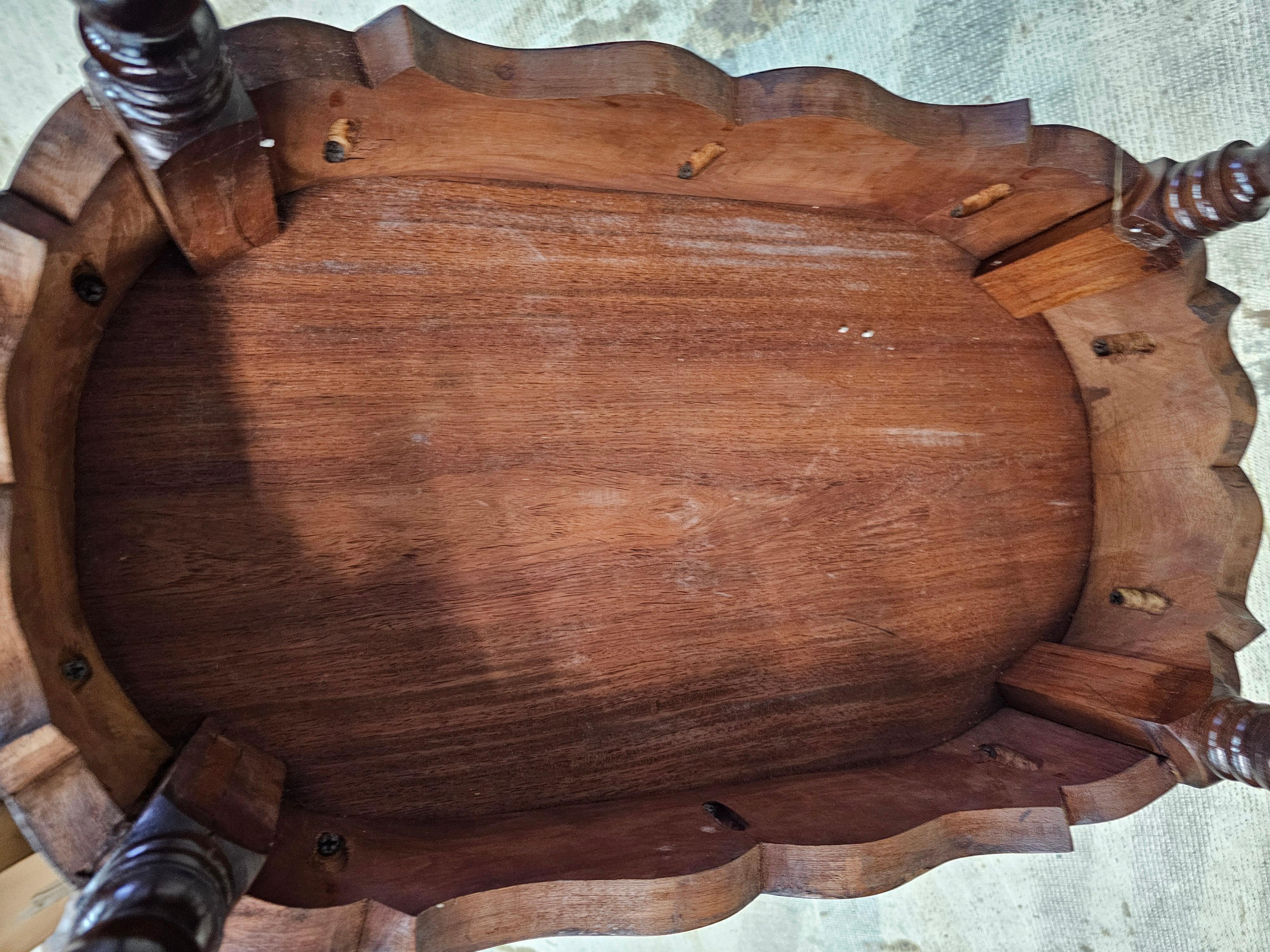 Table d'appoint en bois de rose incrusté d'os, fabriquée à la main en Asie du Sud-Est en vente 1