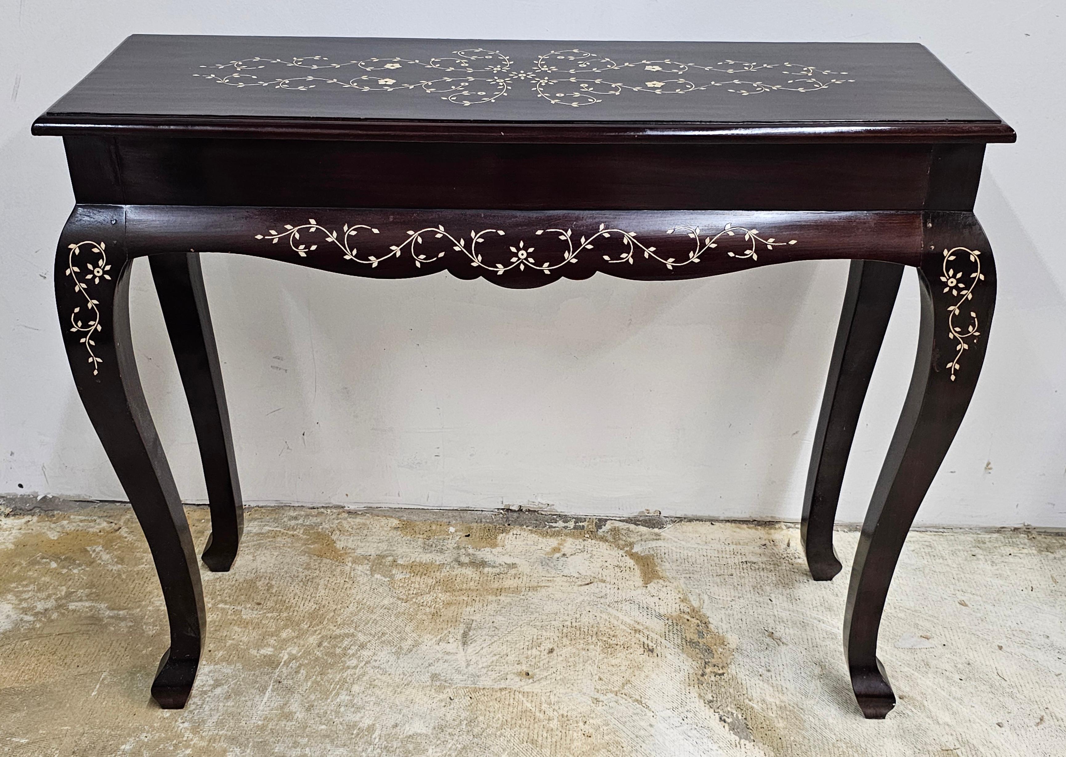 Mesa consola de palisandro con marquetería de hueso hecha a mano en el sudeste asiático Exportación china en venta