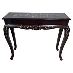 Mesa consola de palisandro con marquetería de hueso hecha a mano en el sudeste asiático