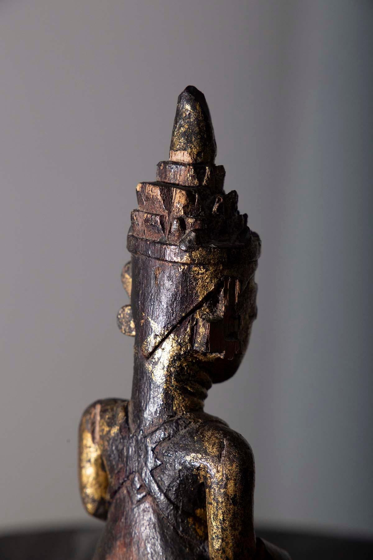 Südostasiatischer Buddha aus lackiertem Holz, 19. Jahrhundert im Angebot 1