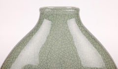 Vase bouteille craquelure émaillé céladon d'Asie du Sud-Est