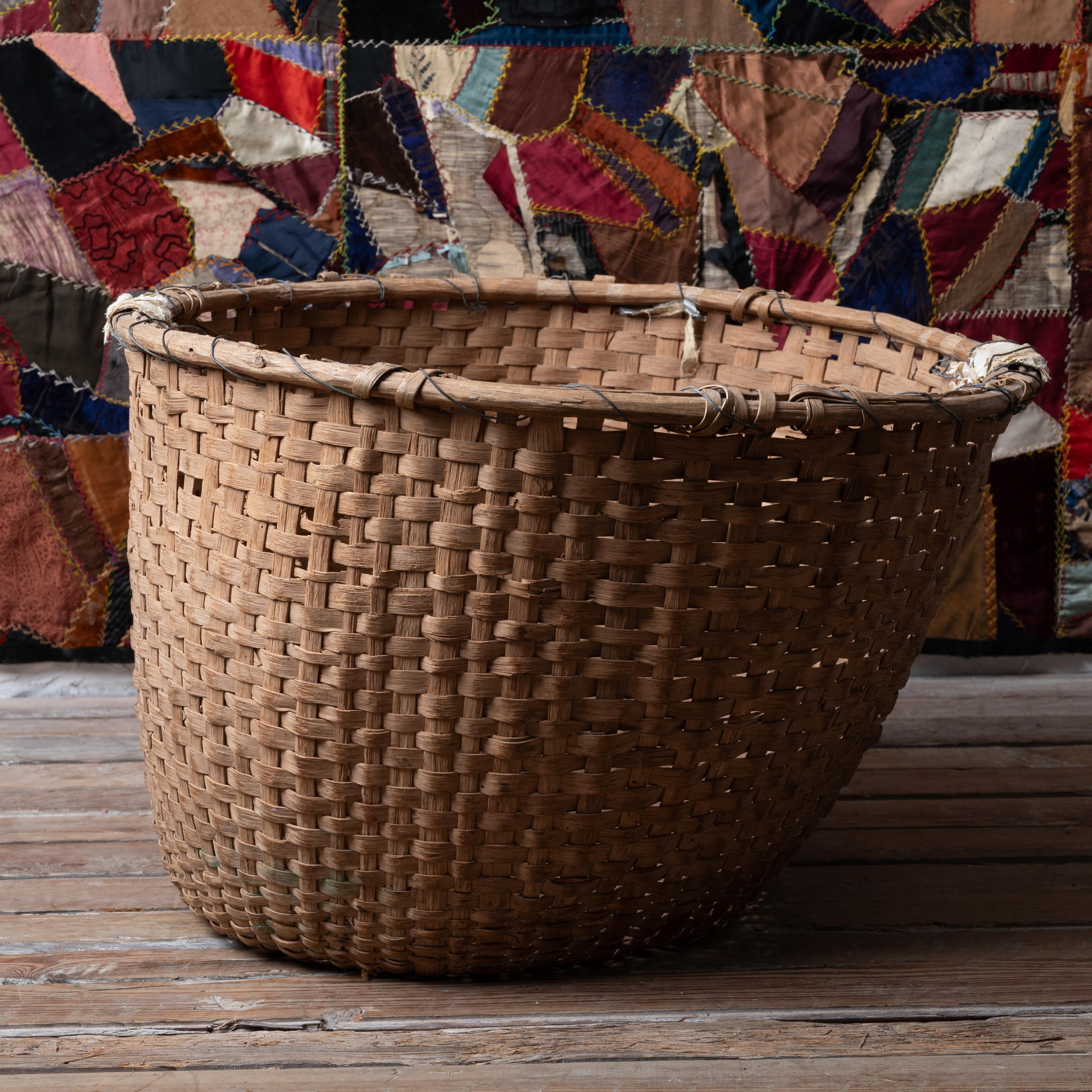 South Georgia Cotton Picking Baskets - A Pair In Good Condition In Savannah, GA