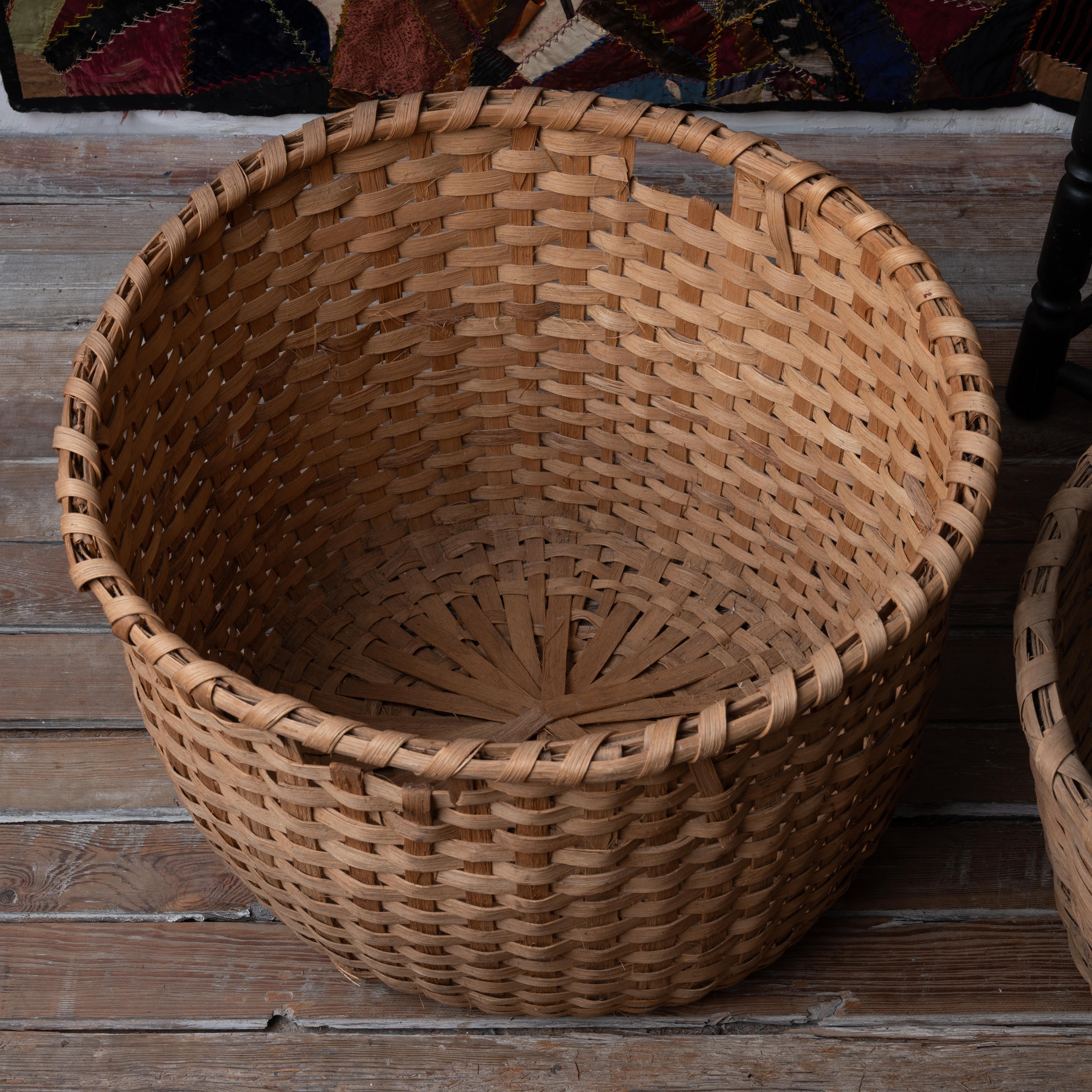 South Georgia Cotton Picking Baskets - A Pair For Sale 1