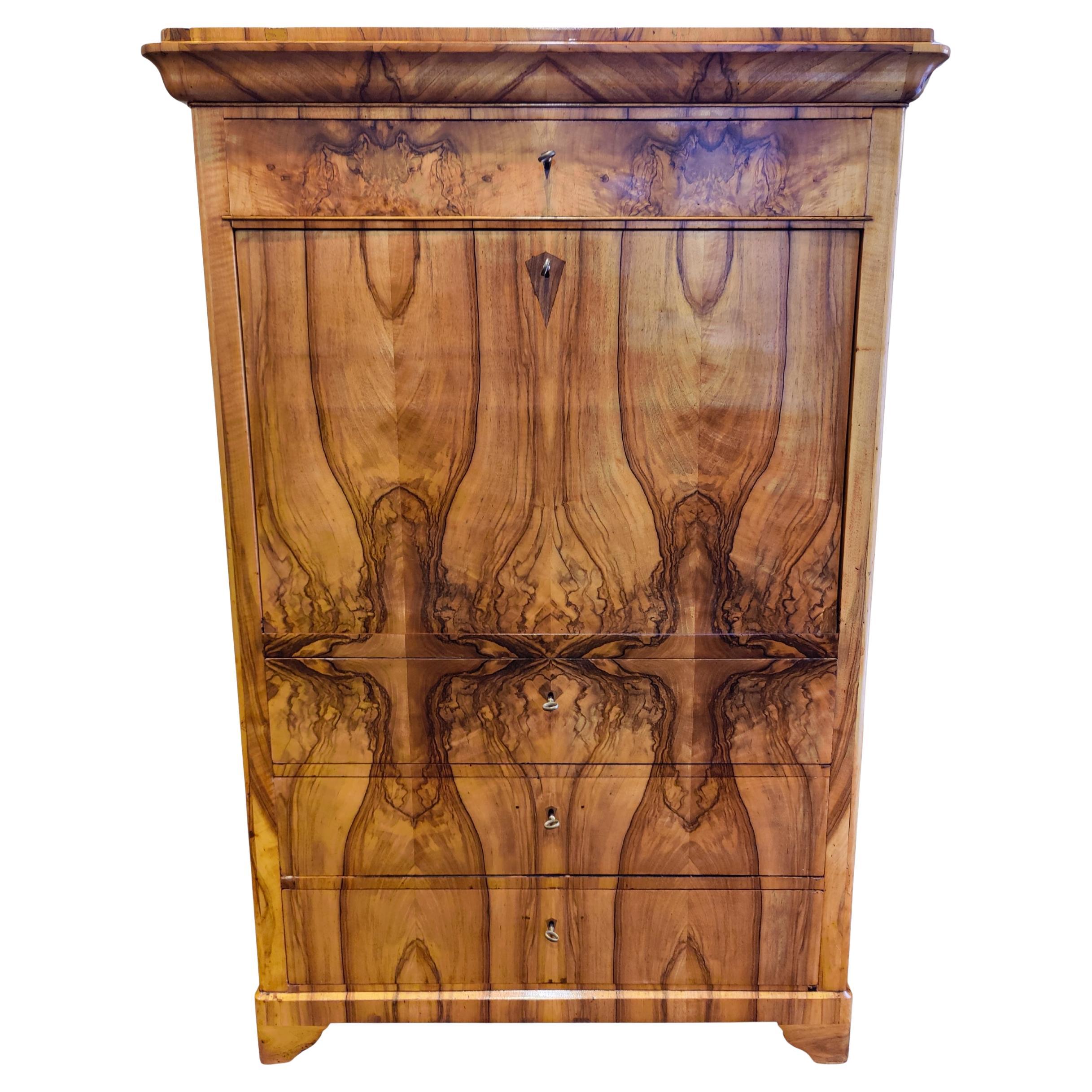 Segreteria Biedermeier della Germania del Sud in noce, circa 1825