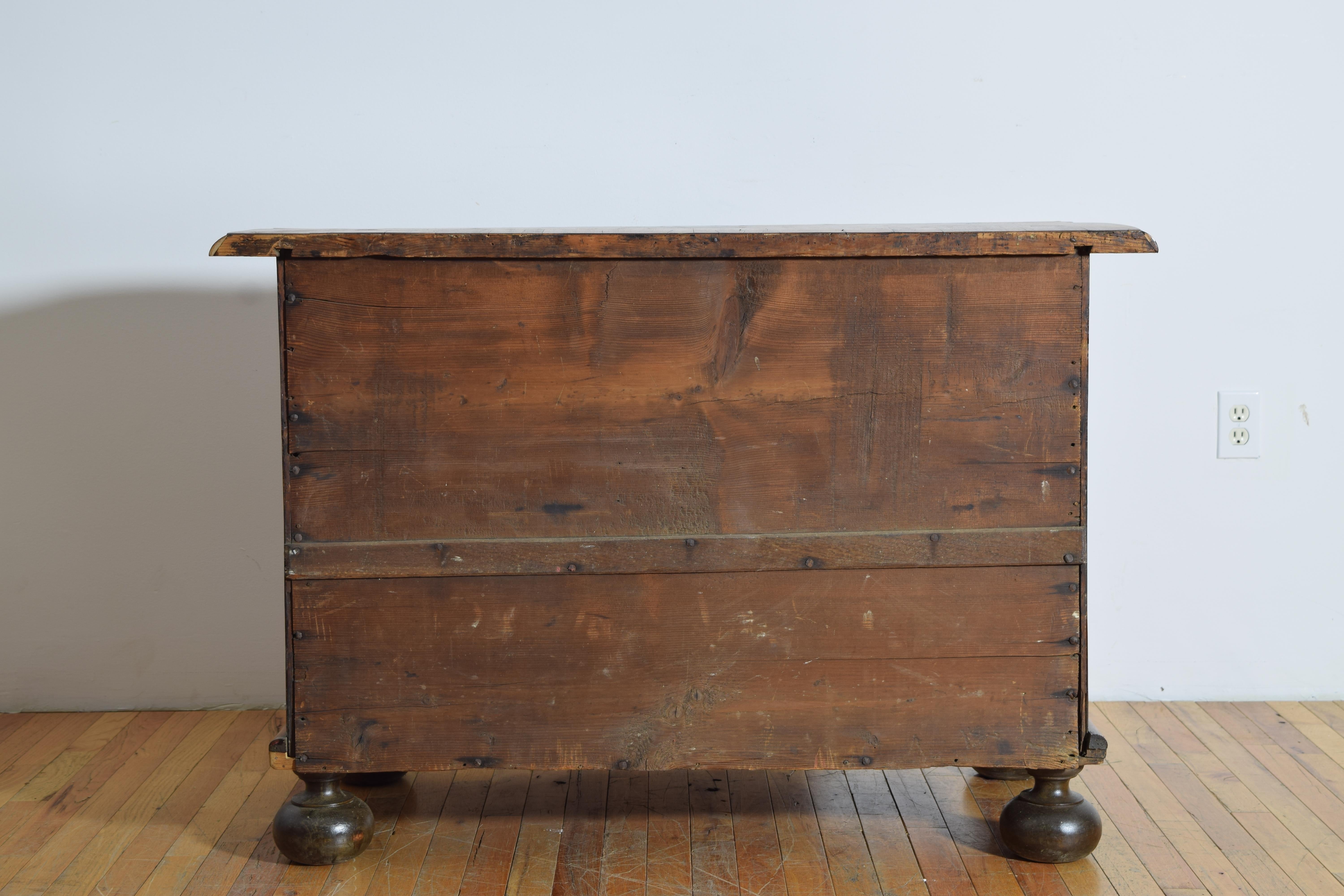 Cómoda barroca del sur de Alemania o Austria de 3 cajones en nogal e incrustaciones, ca. 1785 en venta 4