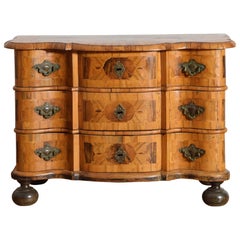 Commodes and Chests of Drawers