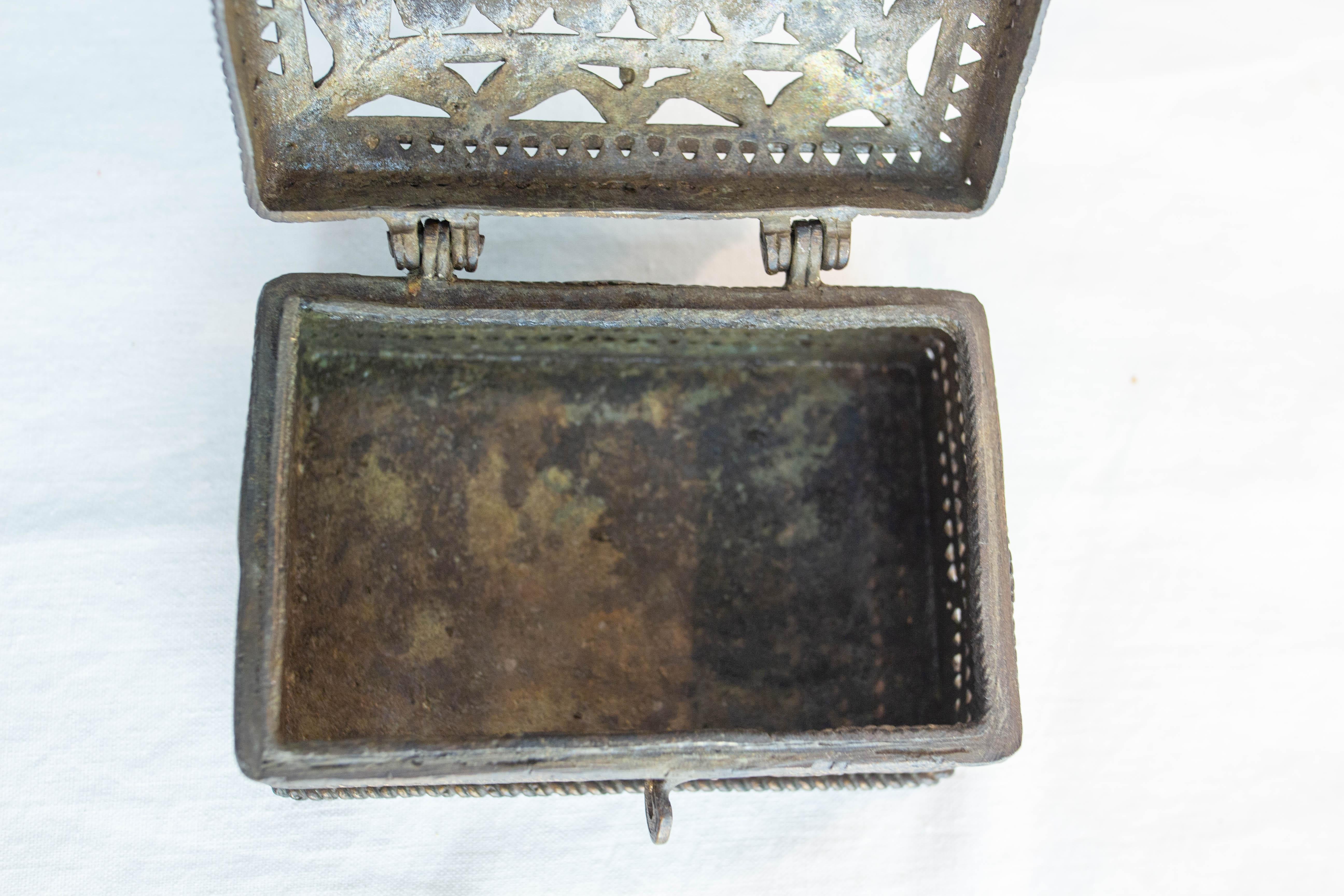 South Indian Brass Box Jewel Box Droga Art circa 1950 For Sale 5