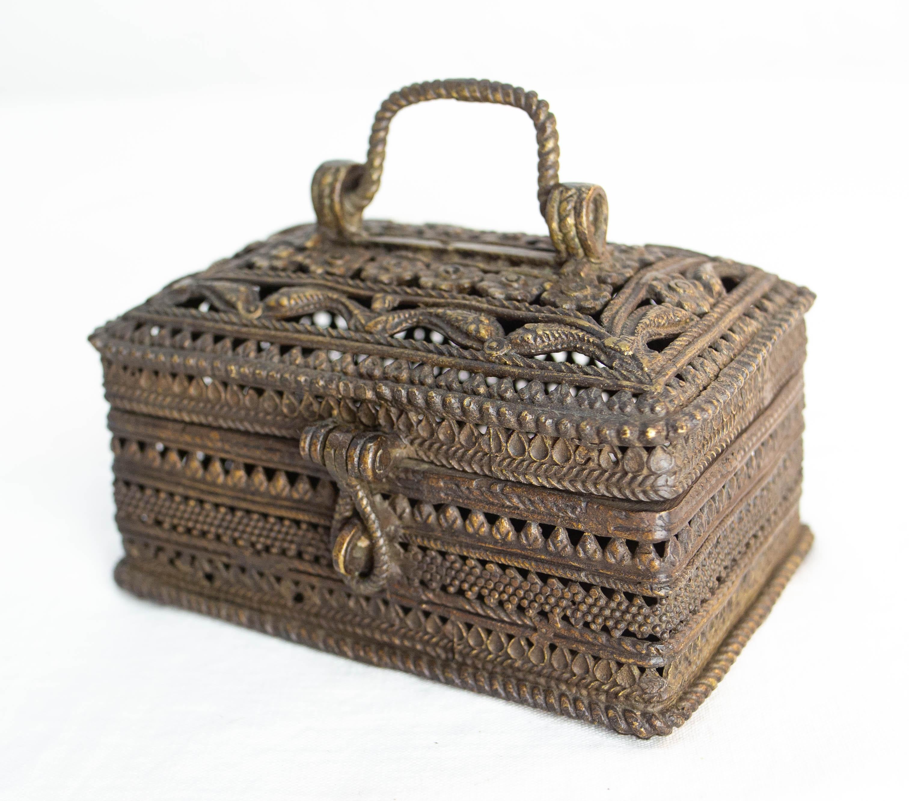 Mid-Century Modern South Indian Brass Box Jewel Box Droga Art circa 1950 For Sale