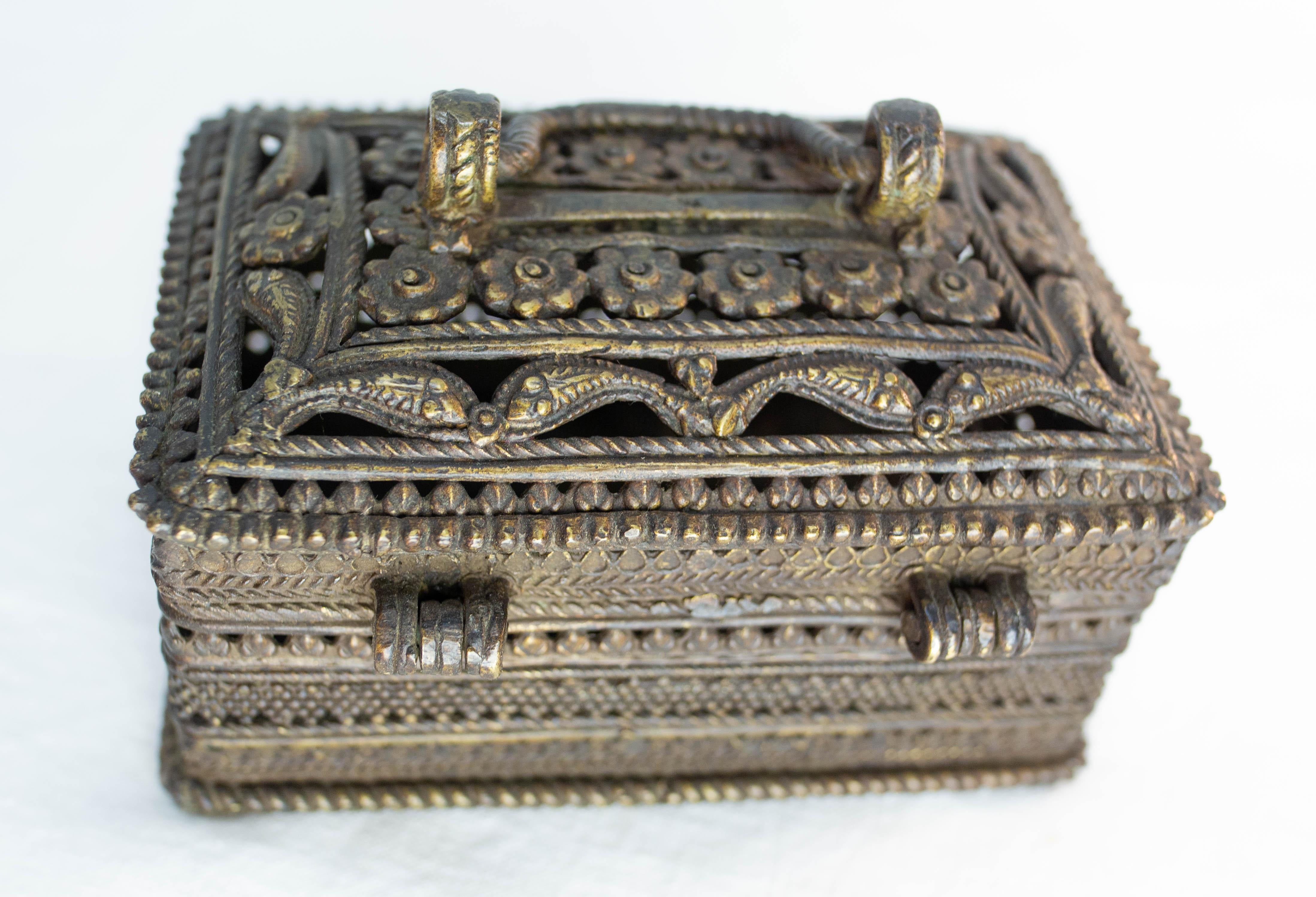South Indian Brass Box Jewel Box Droga Art circa 1950 For Sale 2