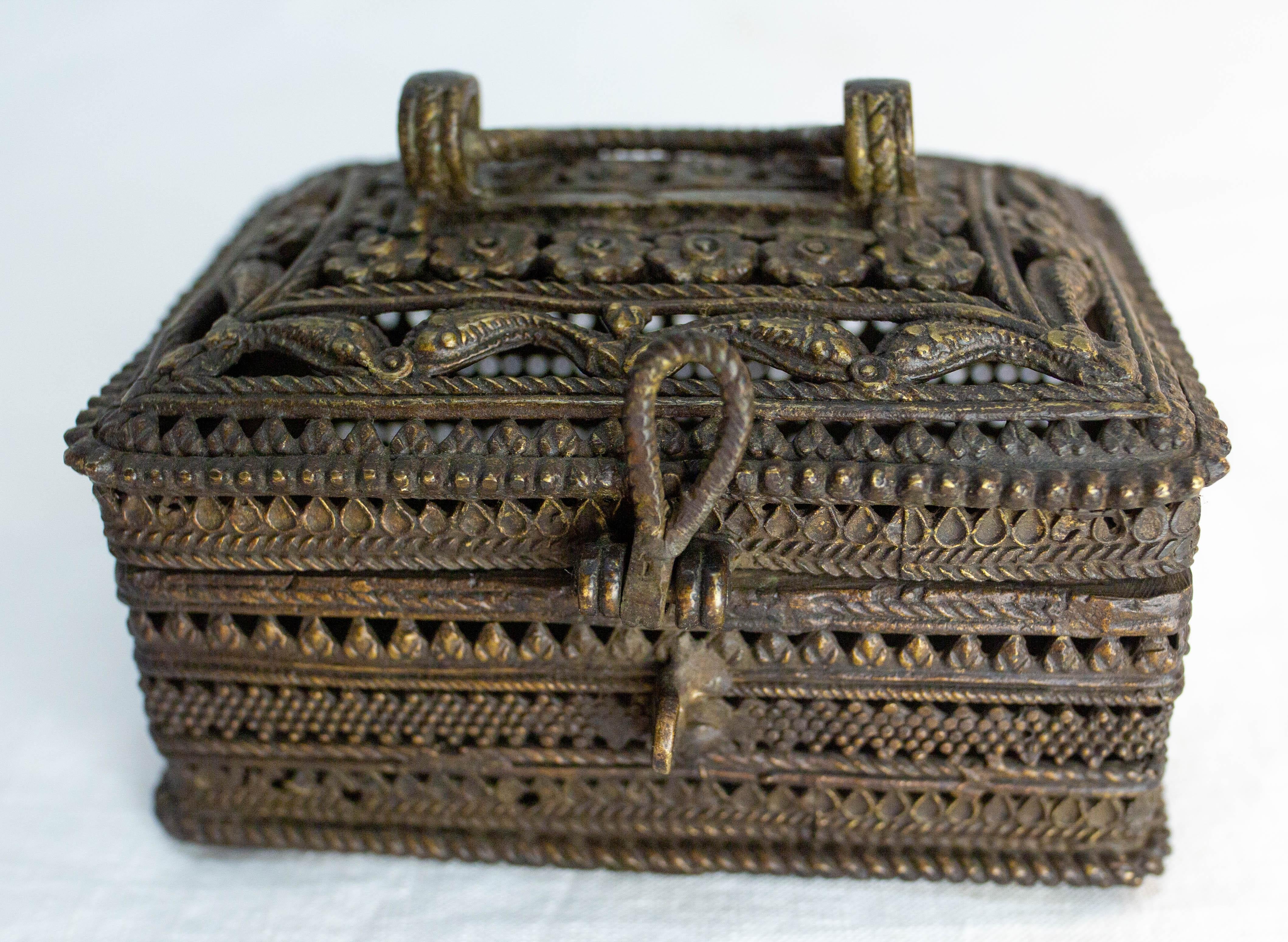 South Indian Brass Box Jewel Box Droga Art circa 1950 For Sale 3