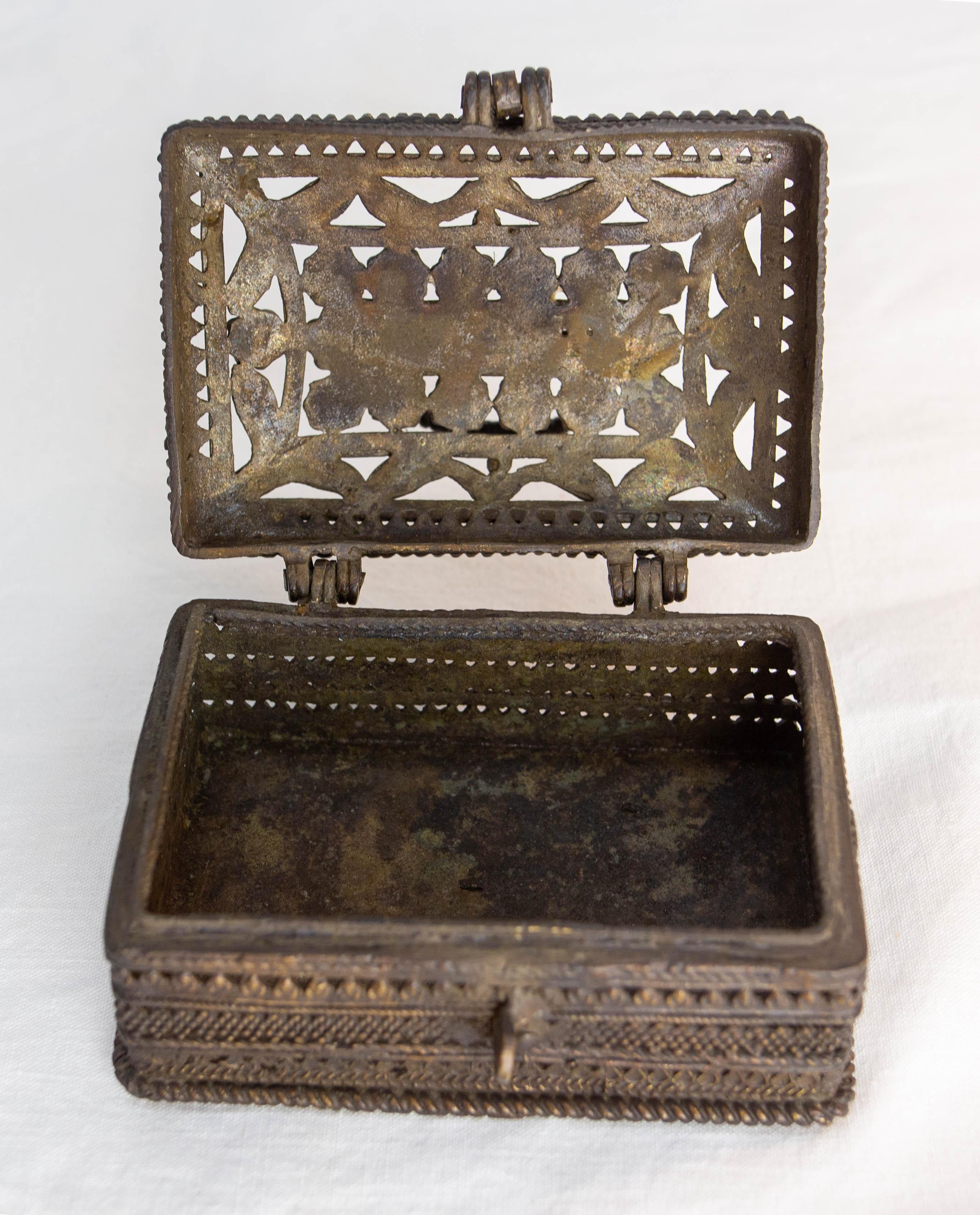 South Indian Brass Box Jewel Box Droga Art circa 1950 For Sale 4