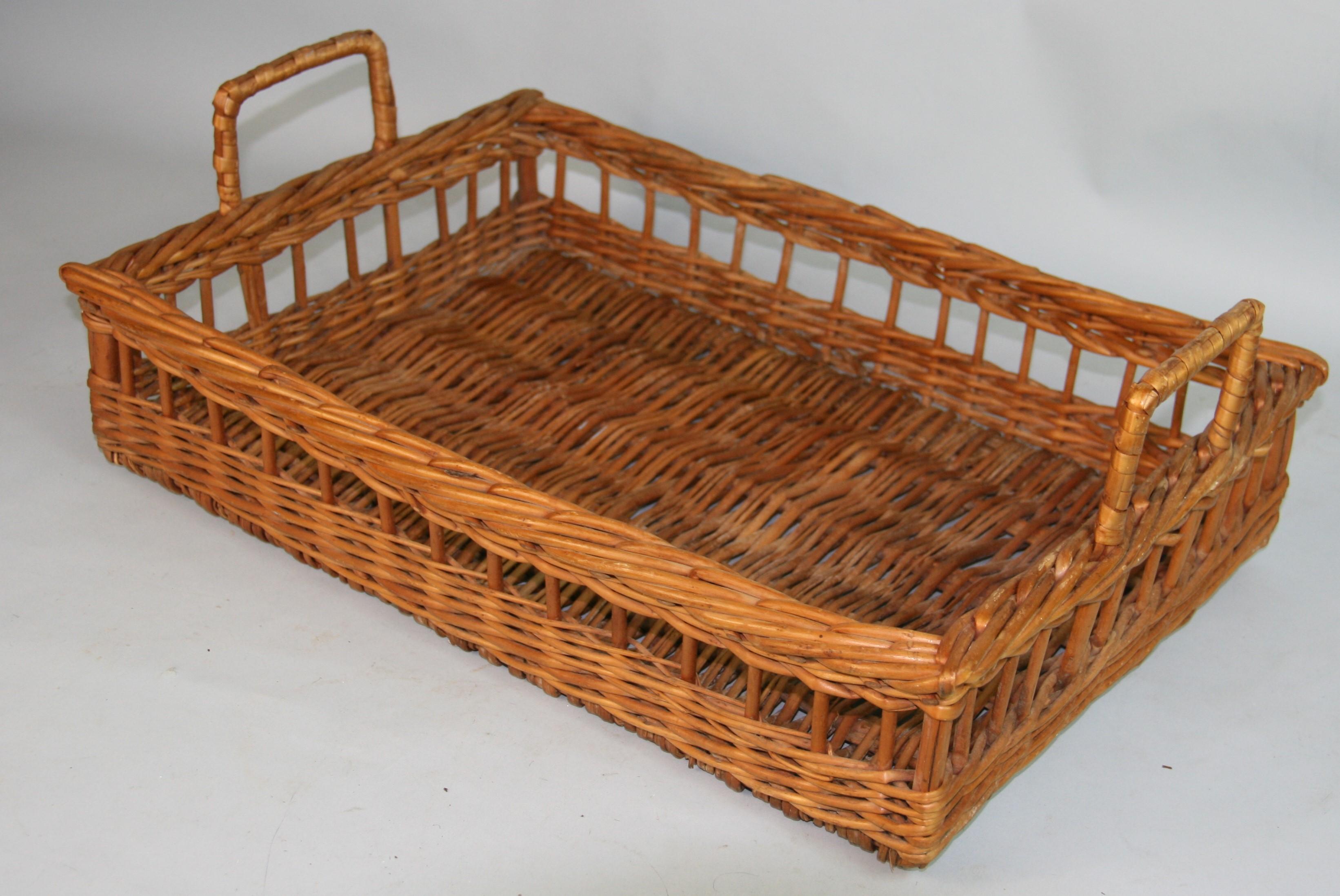 1466 Hand crafter willow serving tray south of France 1940's