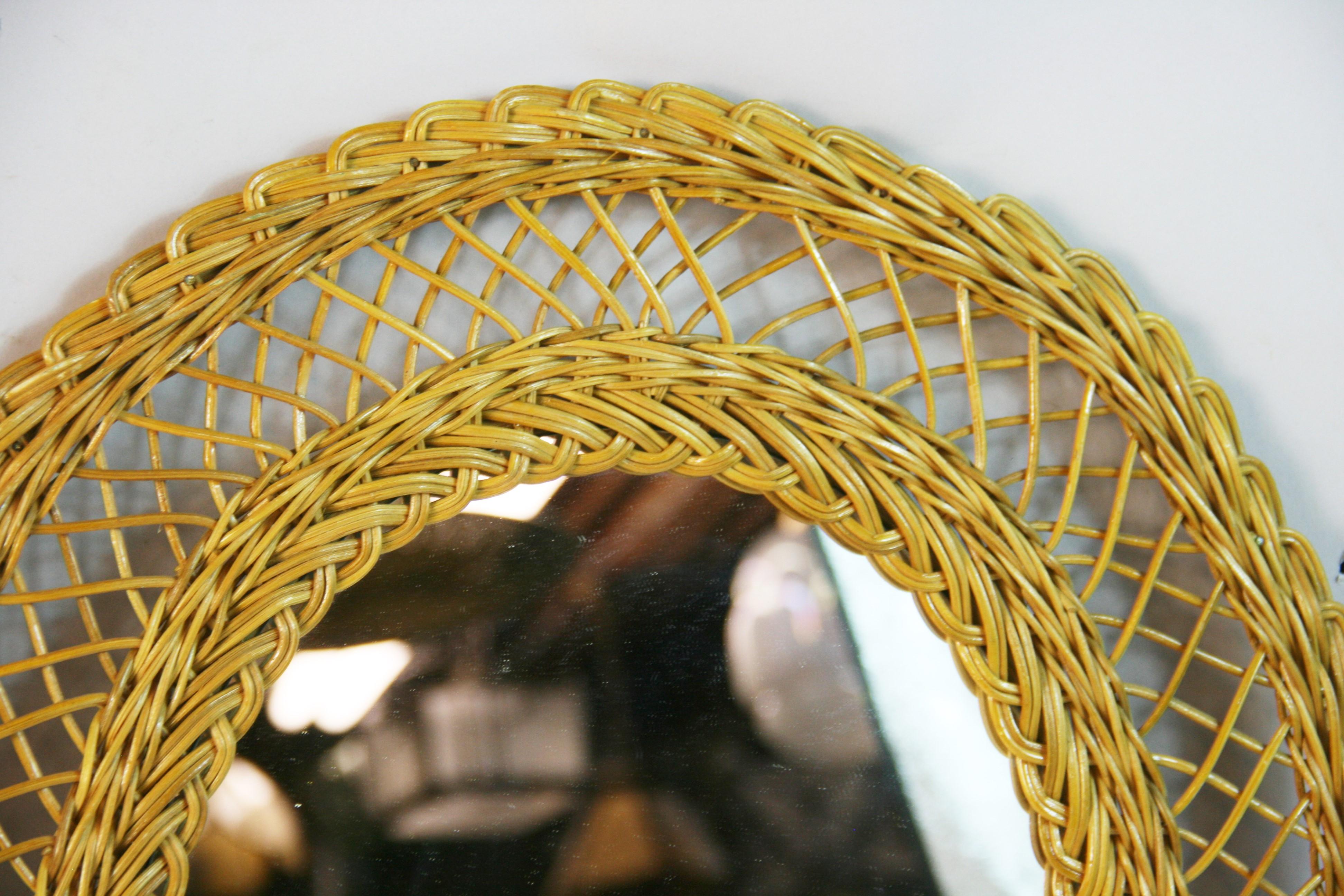 Ovale du Sud de la France  Travail de tresse  Miroir en osier Bon état - En vente à Douglas Manor, NY