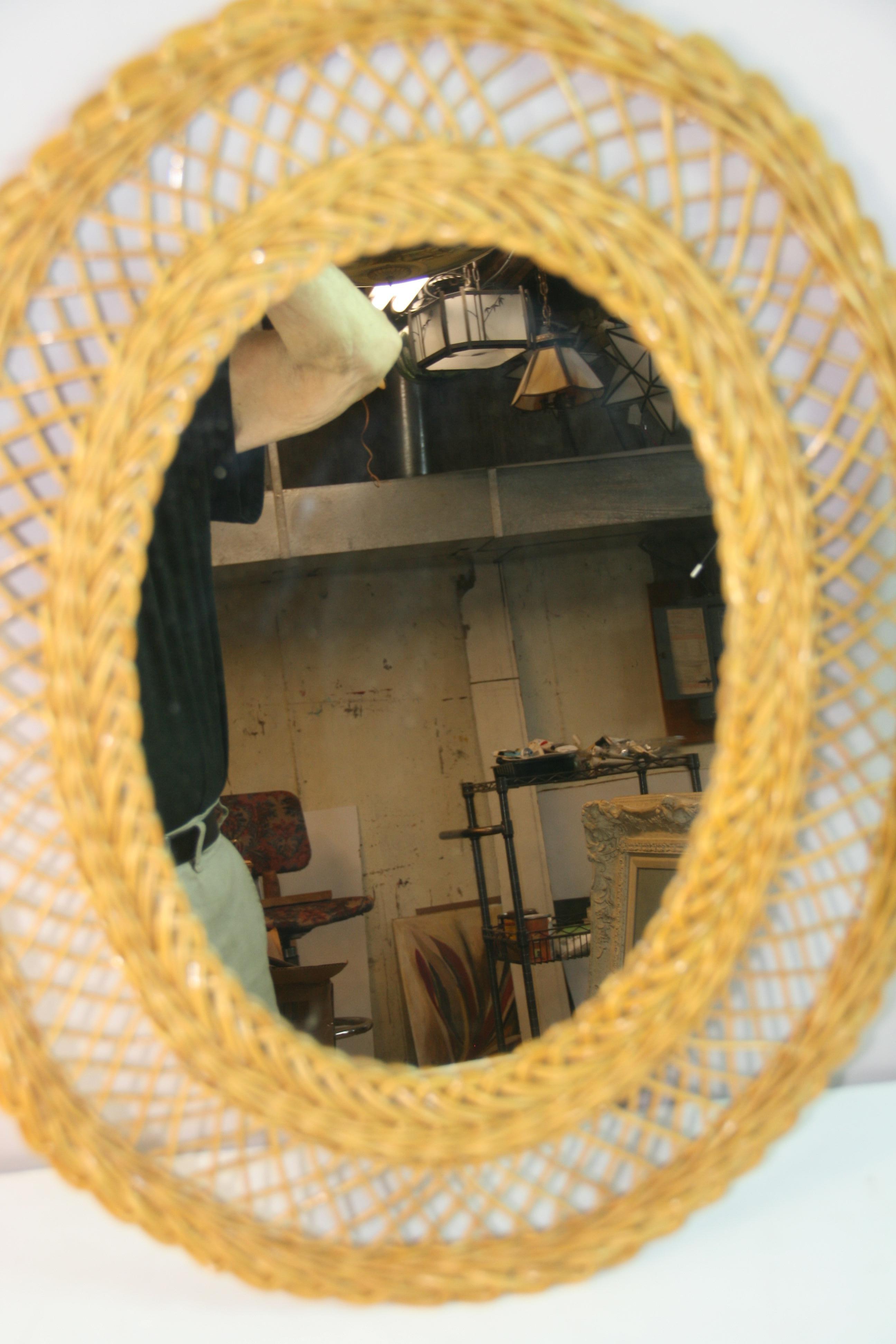 Ovale du Sud de la France  Travail de tresse  Miroir en osier en vente 1