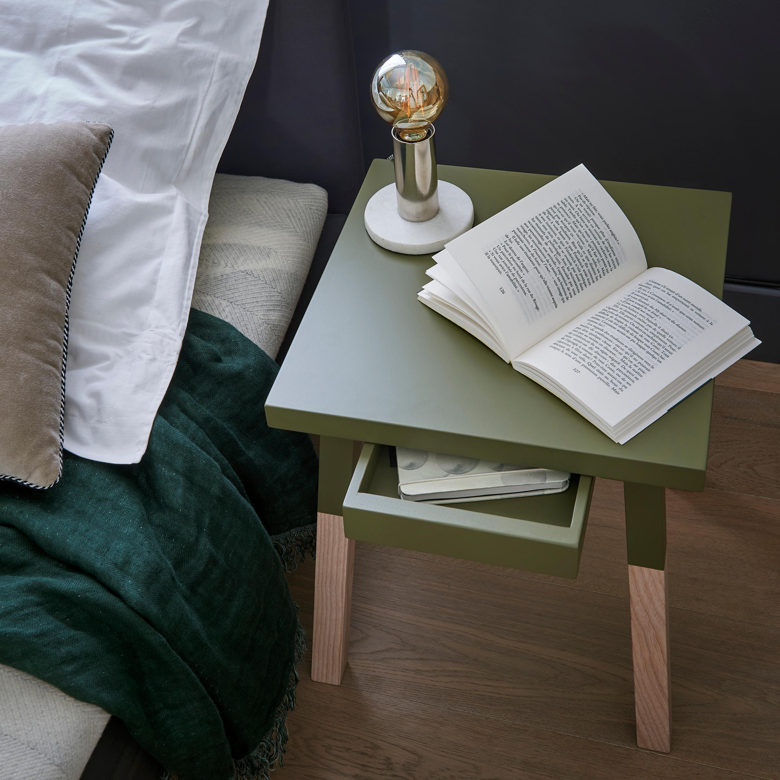 Pair of 2 square bedsides tables with a wooden drawer under the top.

Measures: Top side: 40 cm / 15.75''
Weight 5 kg / 11 lbs each
Displaid Price is for 2 bedsides tables

Mon Petit Meuble Français provides exclusively 100% Made in France