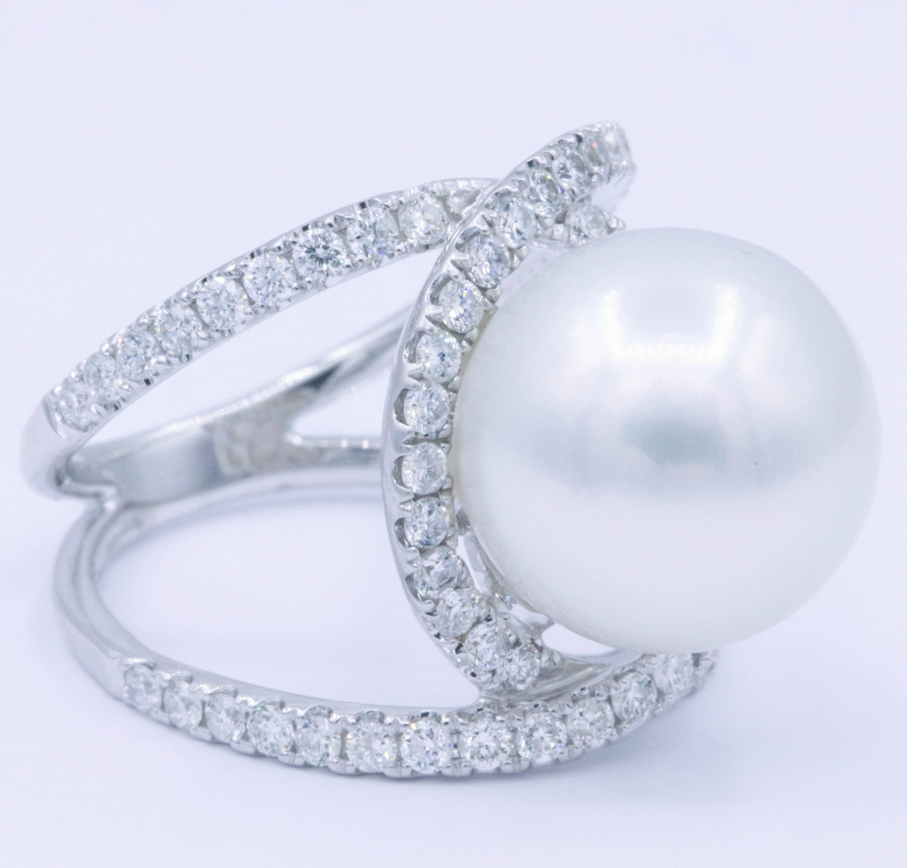 or blanc 18K
Diamants 1,05 carats
Perle des mers du Sud 13-14 mm