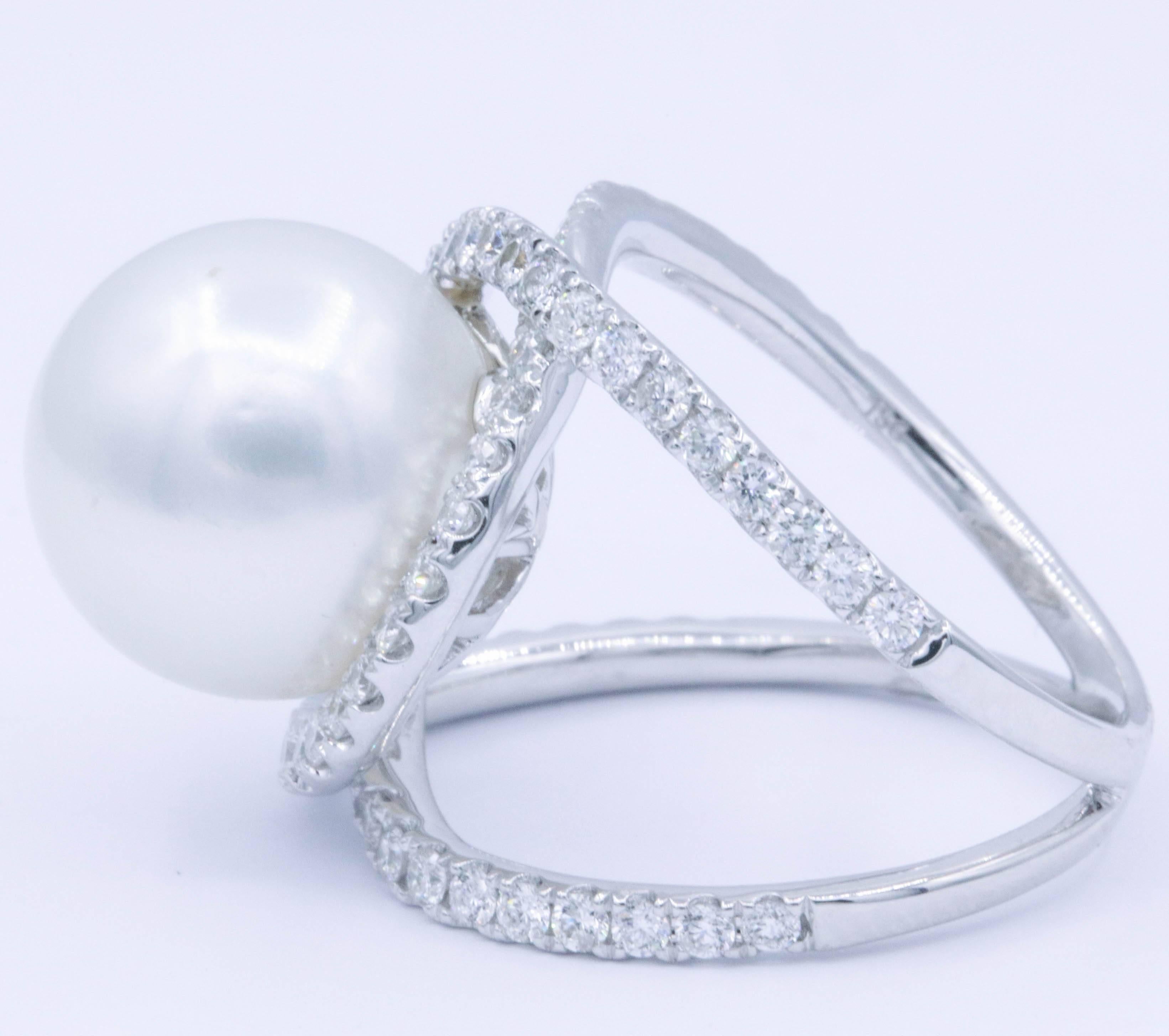 Round Cut South Sea and Diamond Cocktail Fashion Rings For Sale