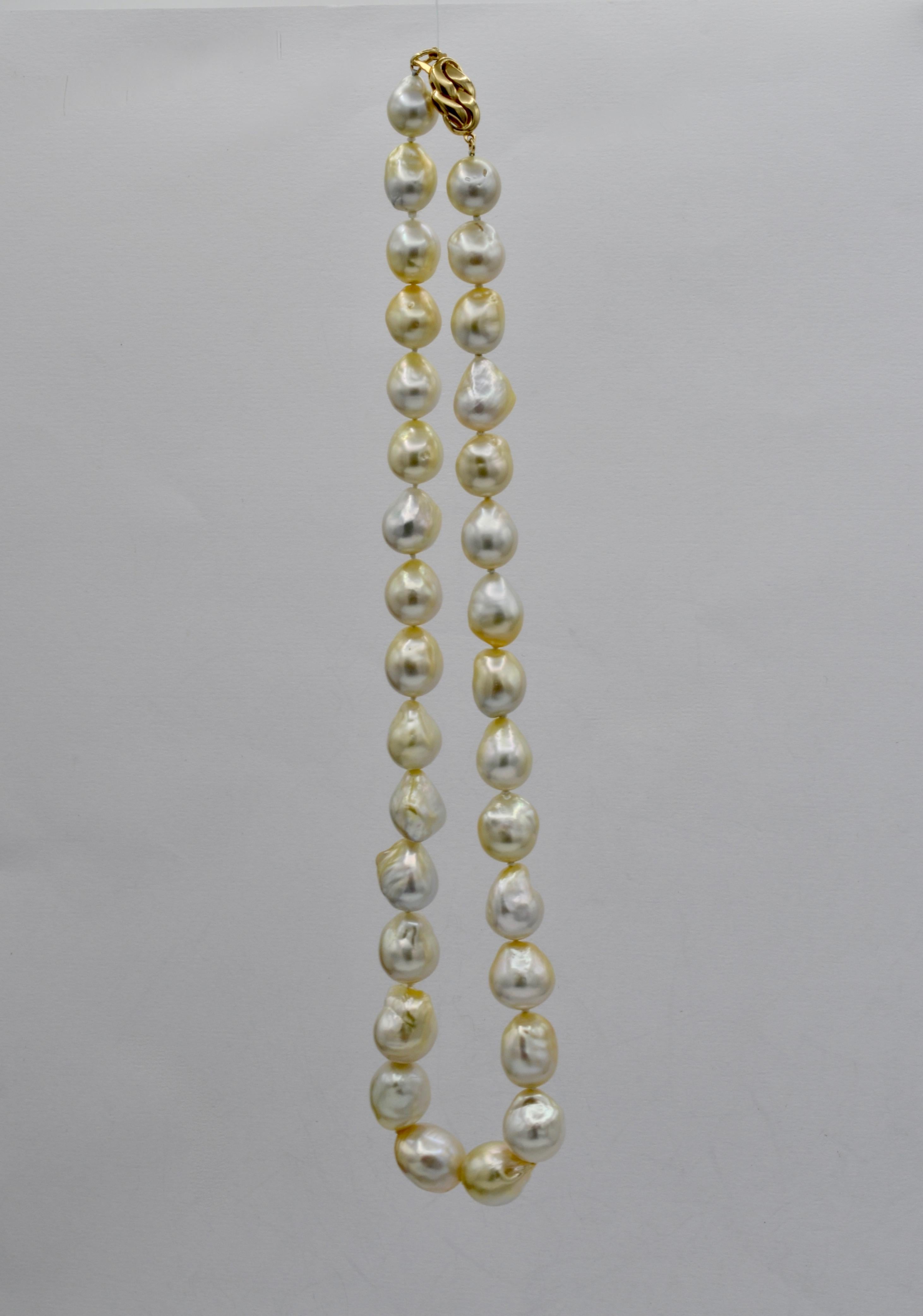 South Sea Pearl White Baroque Necklace 14 Karat Gold (Rundschliff)