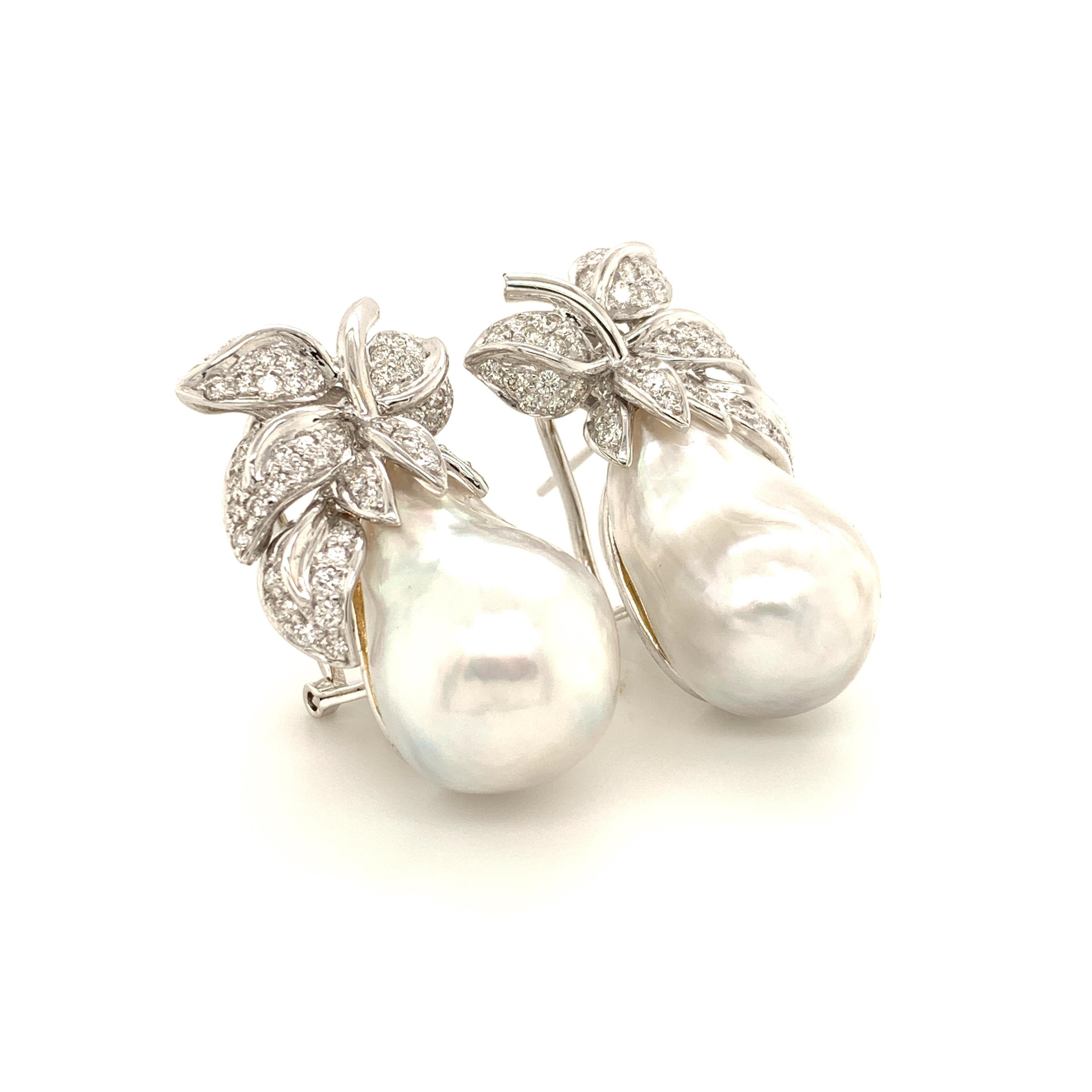 South Sea Baroque Pearl and White Diamond Gold Earrings In New Condition In Hong Kong, HK