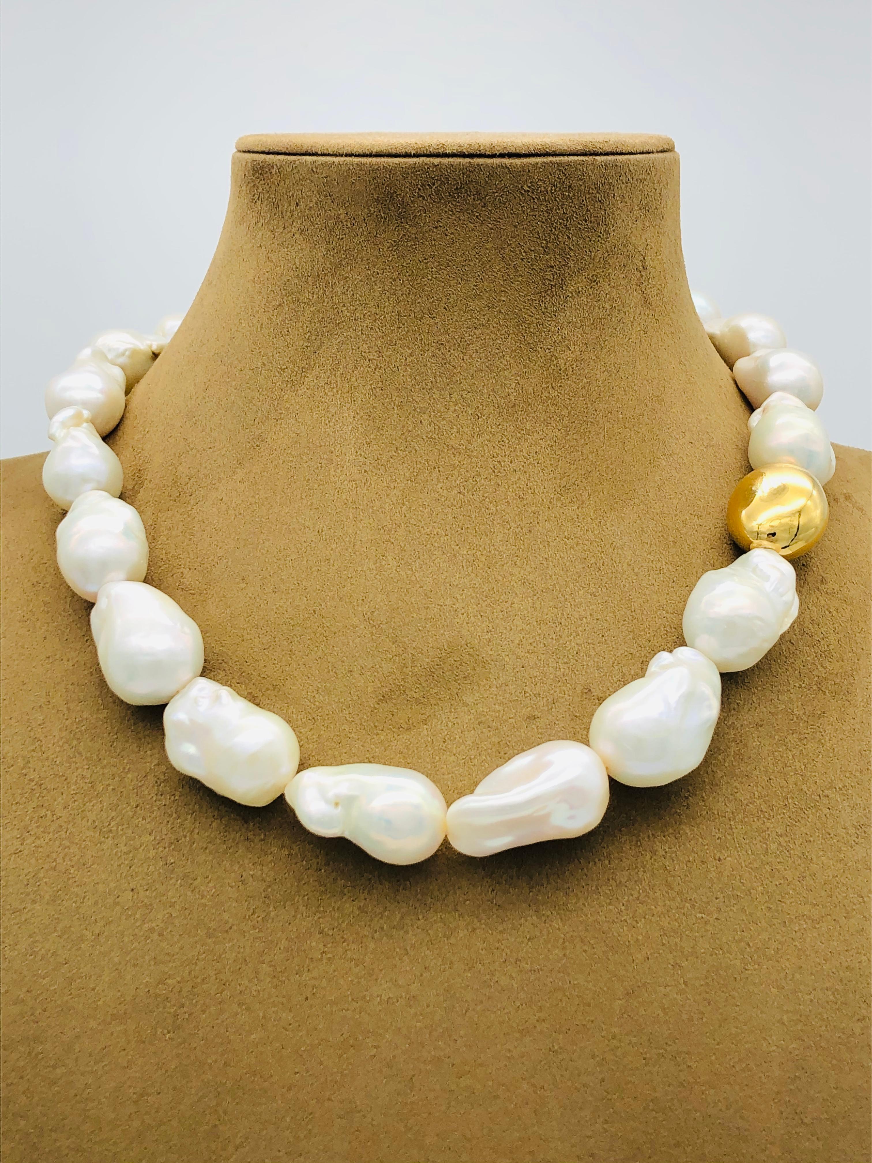 South Sea Baroque Pearls Necklaces with Yellow Gold with Bakelite Clasp 3