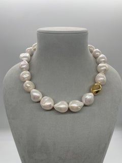 South Sea Baroque Pearls Necklaces with Yellow Gold with Bakelite Clasp