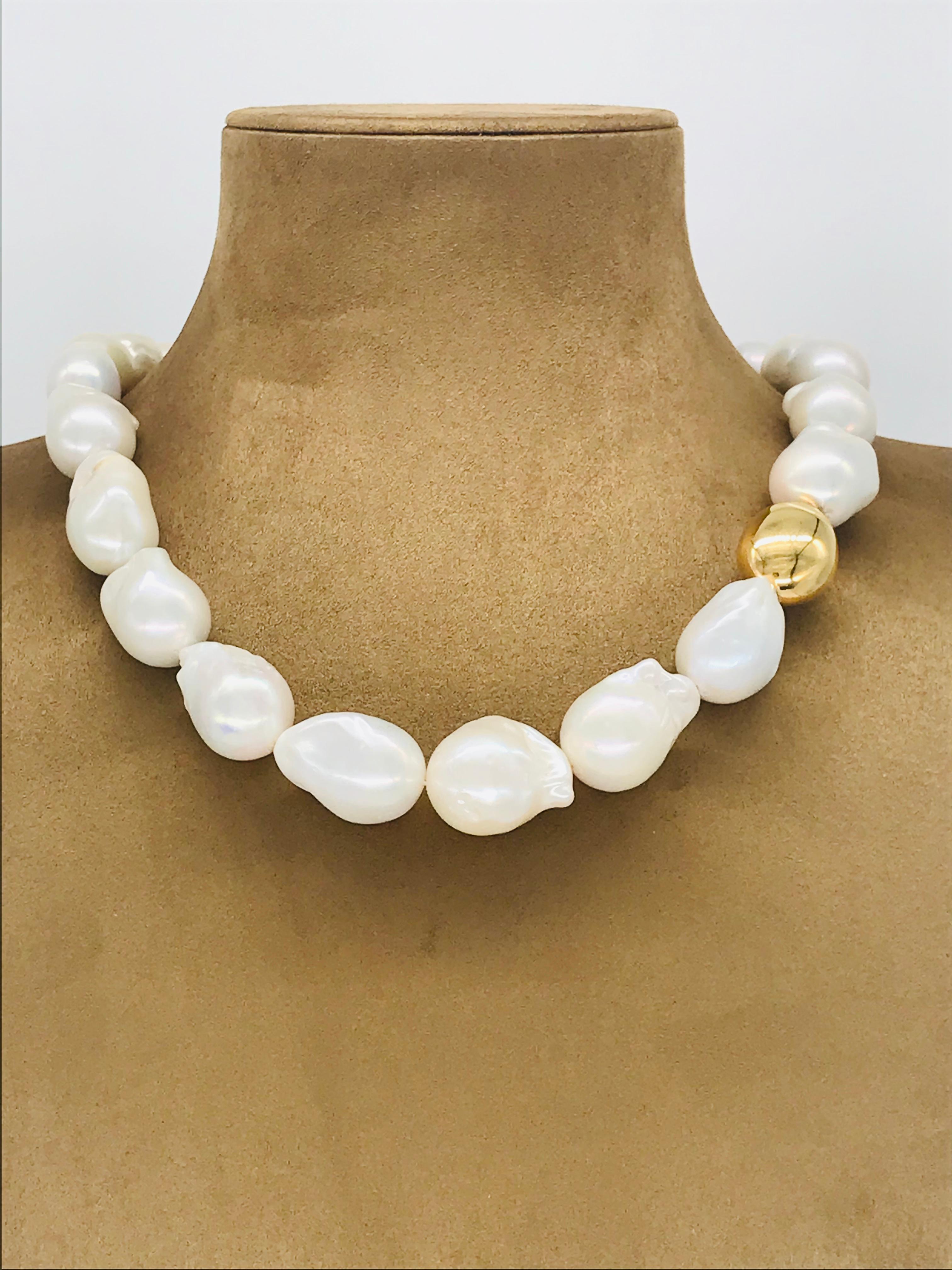 South Sea Baroque Pearls Necklaces with Yellow Gold with Bakelite Clasp 2