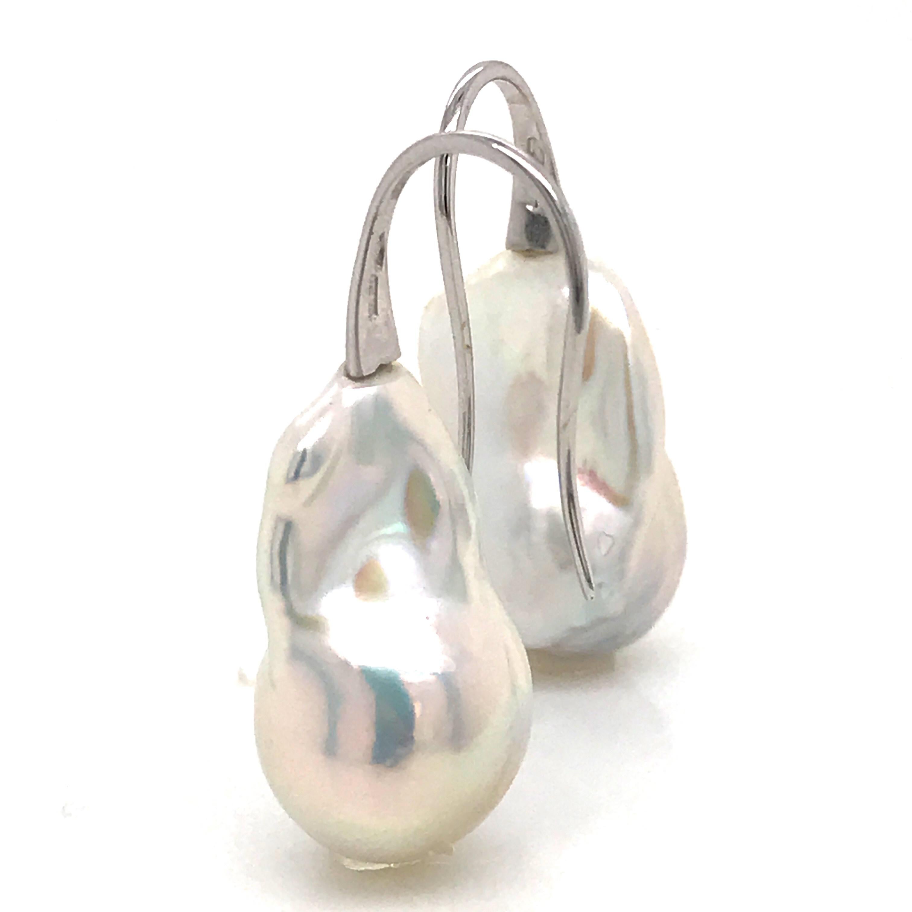 South Sea Baroque White Pearl on White Gold 18 Karat Drop Earrings In New Condition In Vannes, FR