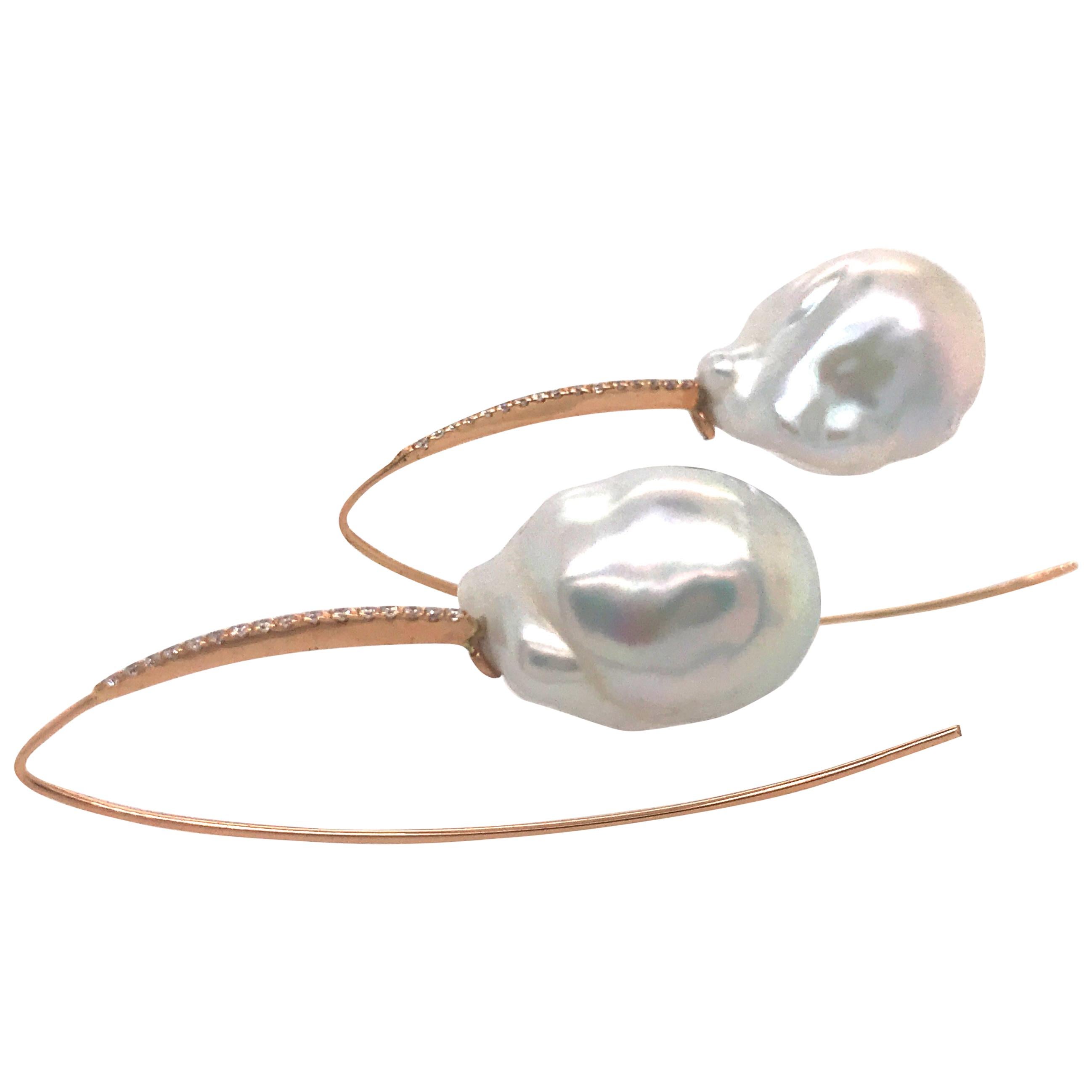 Discover this Baroques Pearls 
Diamonds Color H and Purity SI 
Pink Gold 18 K Weight 3.0 gr
This Earrings is bring you a original and modern style adapt to any occasion.